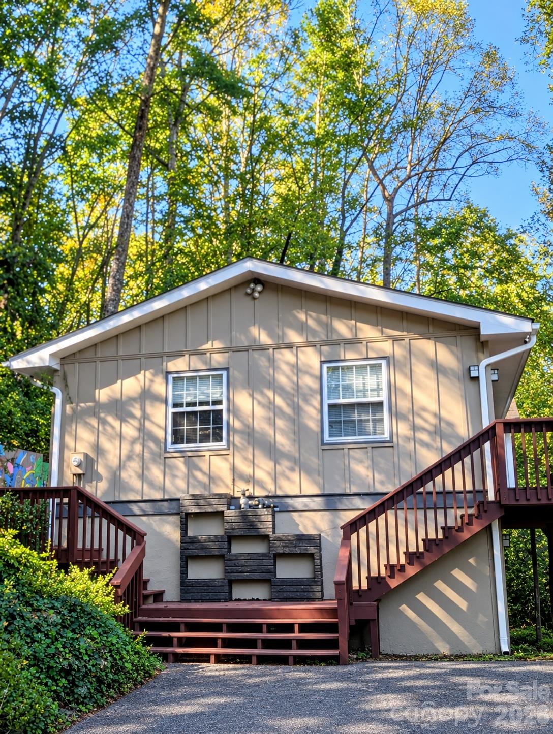 Side entrance and parking - 8 Riverbend Drive, Asheville