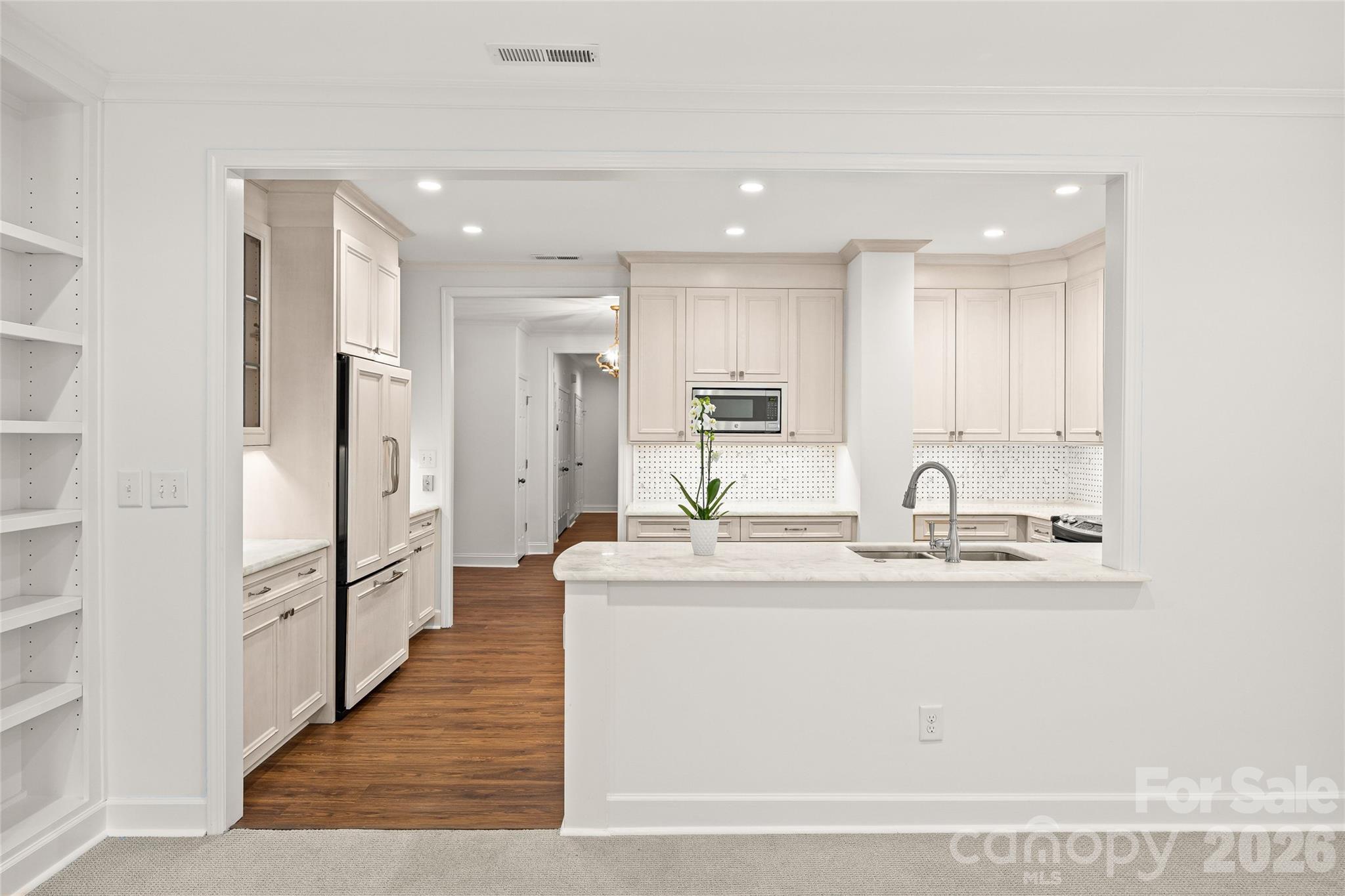 Family Room - 922 Cherokee Road, Charlotte