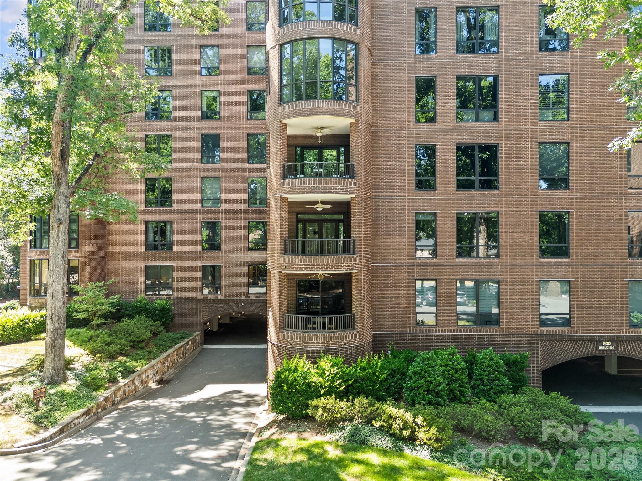 Condominium at 922 Cherokee Road, Charlotte, photo 21 of 25