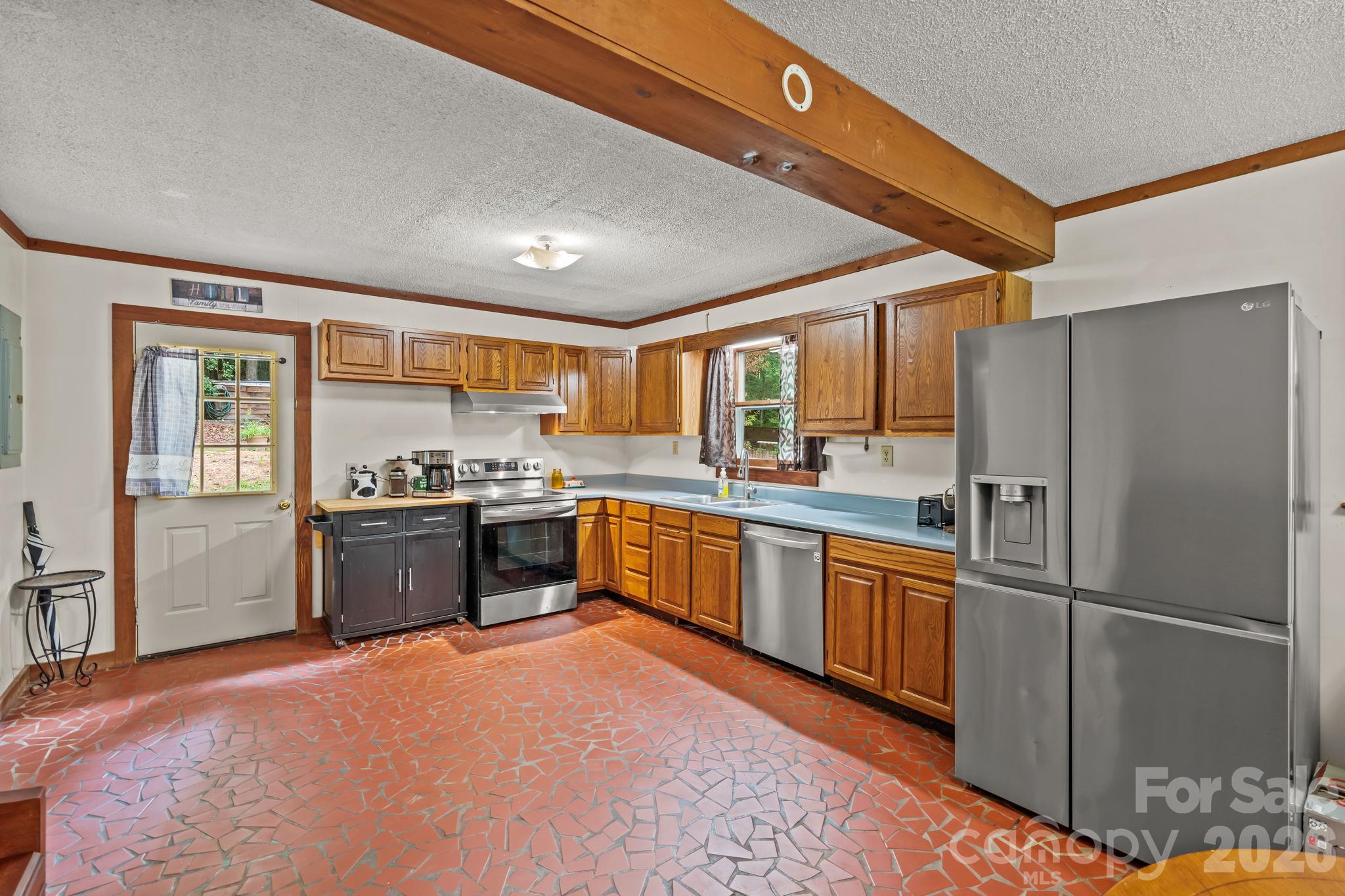 Single Family Residence at 505 Tipperary Lane, Denton, photo 14 of 42