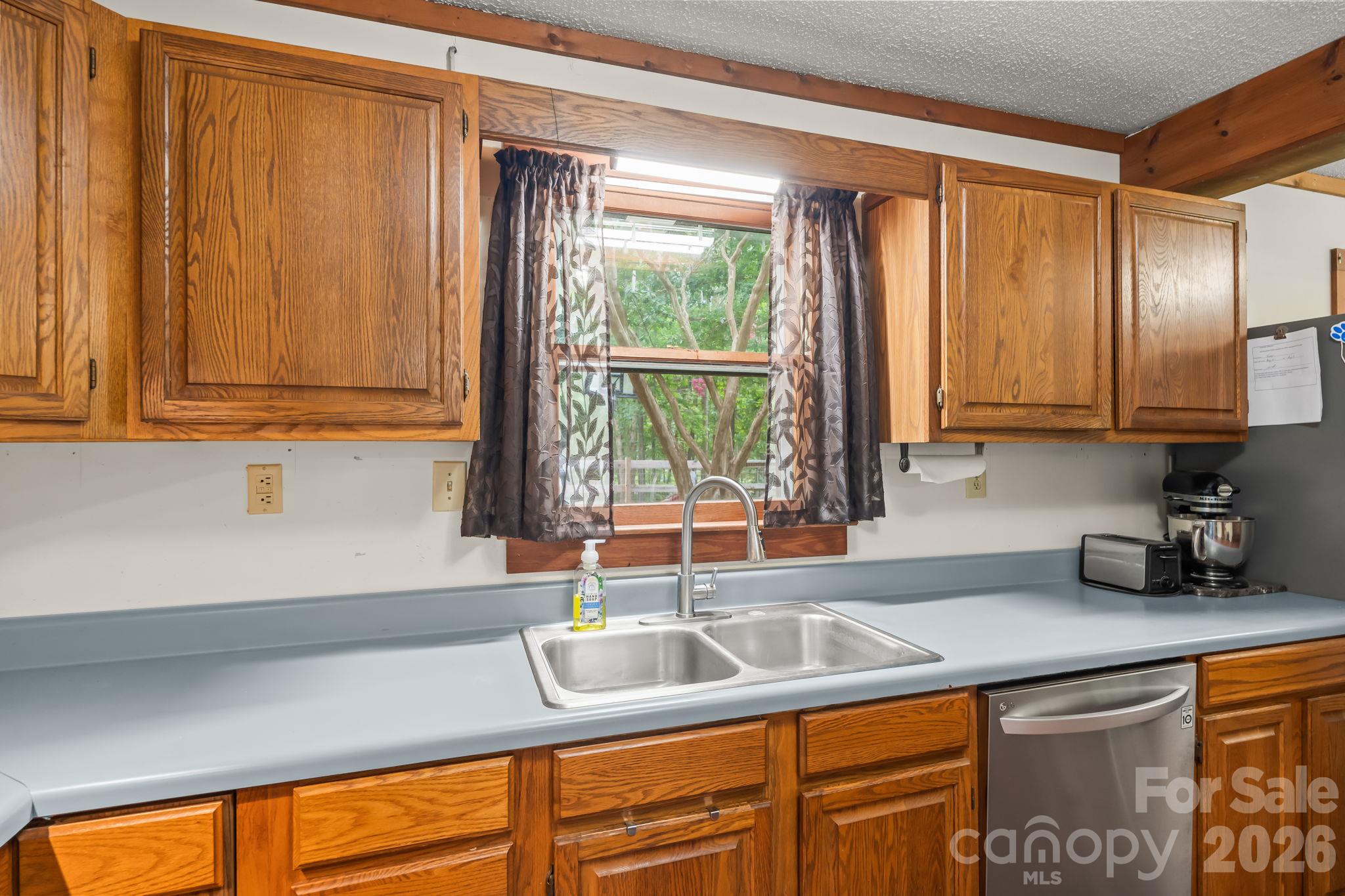 Single Family Residence at 505 Tipperary Lane, Denton, photo 16 of 42