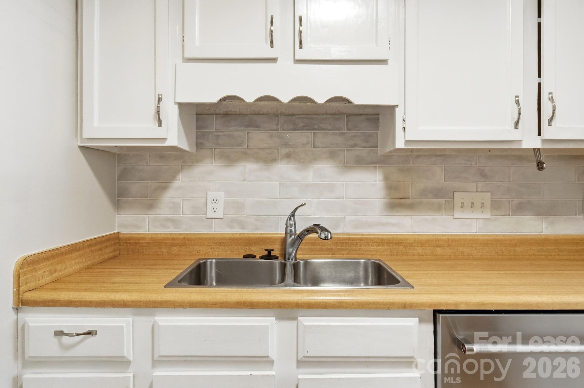 Condominium at 6132 Heath Ridge Court, Charlotte, photo 10 of 20