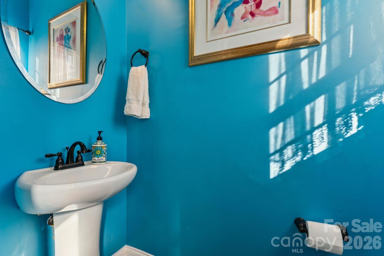 Powder Room - 248 Halton Crossing Drive, Concord