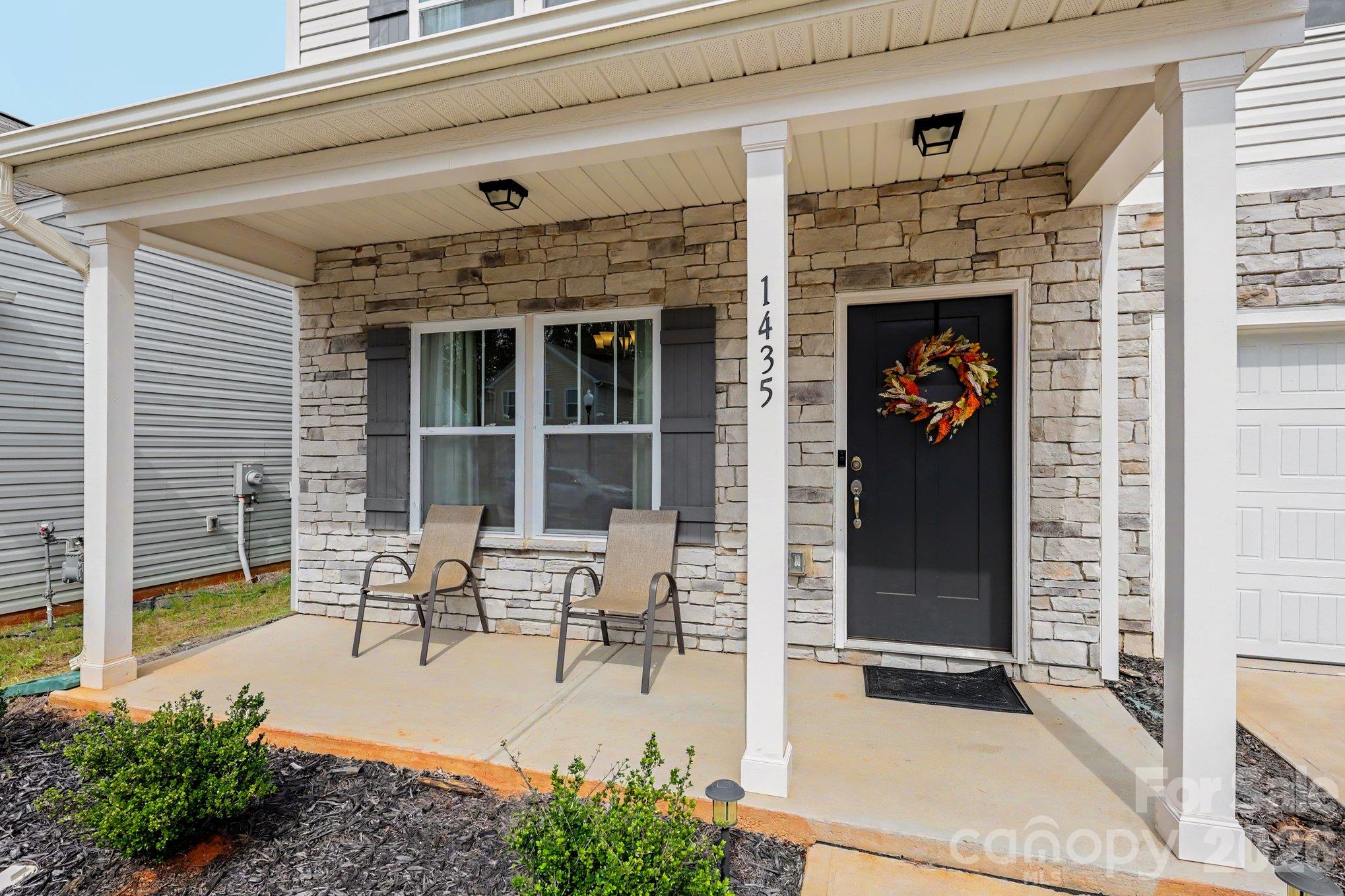 Single Family Residence at 1435 Finwick Drive, Pfafftown, photo 2 of 29