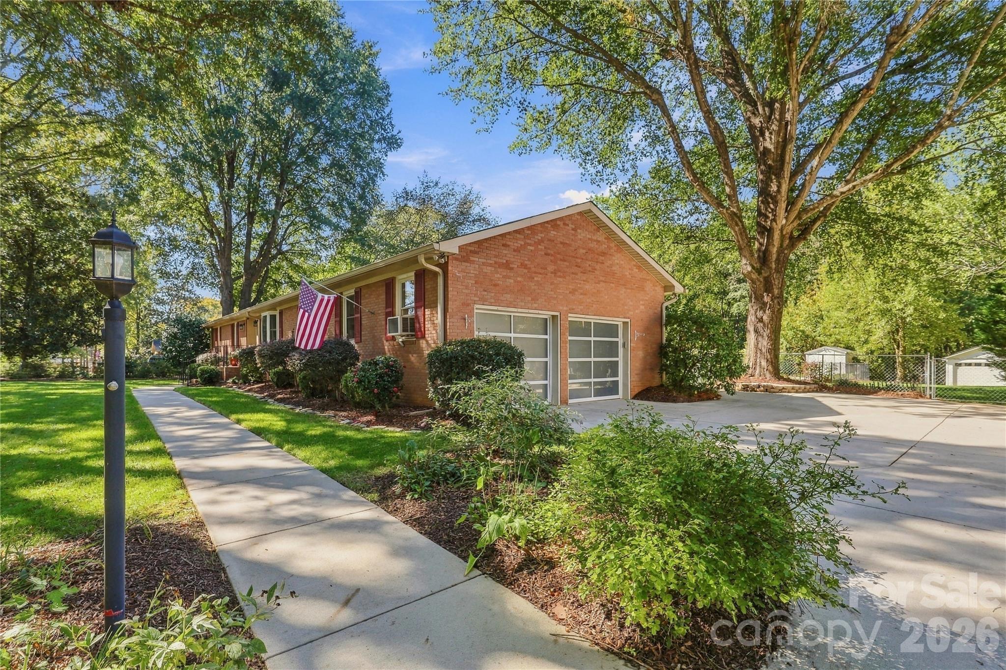 Side-entry garage with upgraded doors! - 122 Keowee Circle, Indian Trail