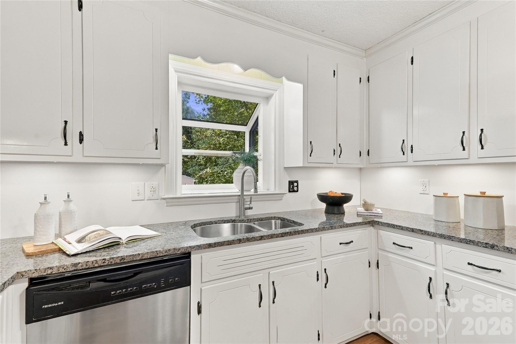 Single Family Residence at 122 Keowee Circle, Indian Trail, photo 16 of 41
