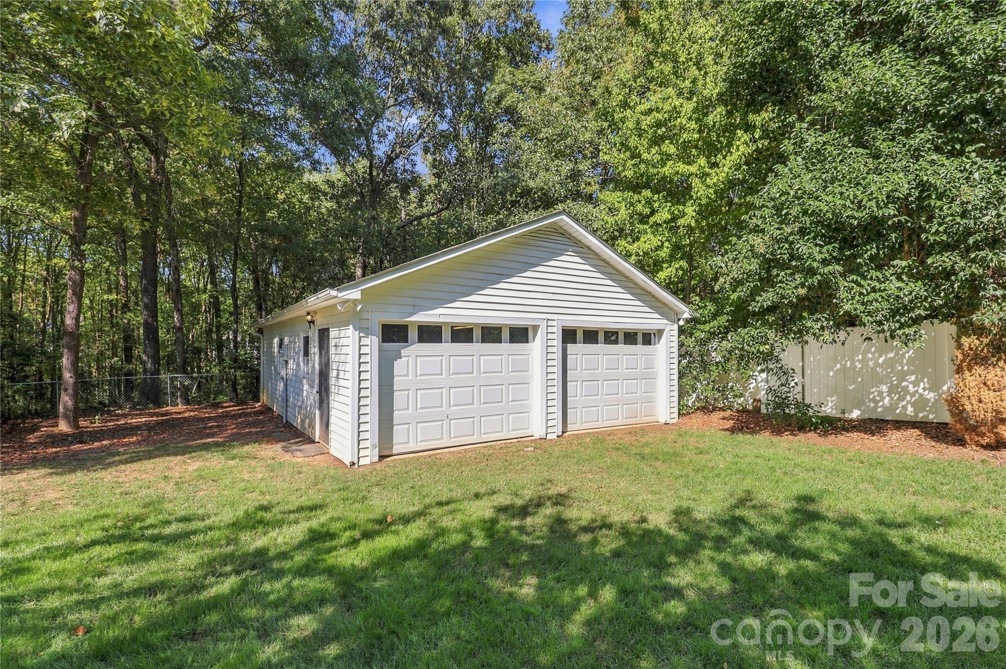 Massive workshop/garage - 122 Keowee Circle, Indian Trail