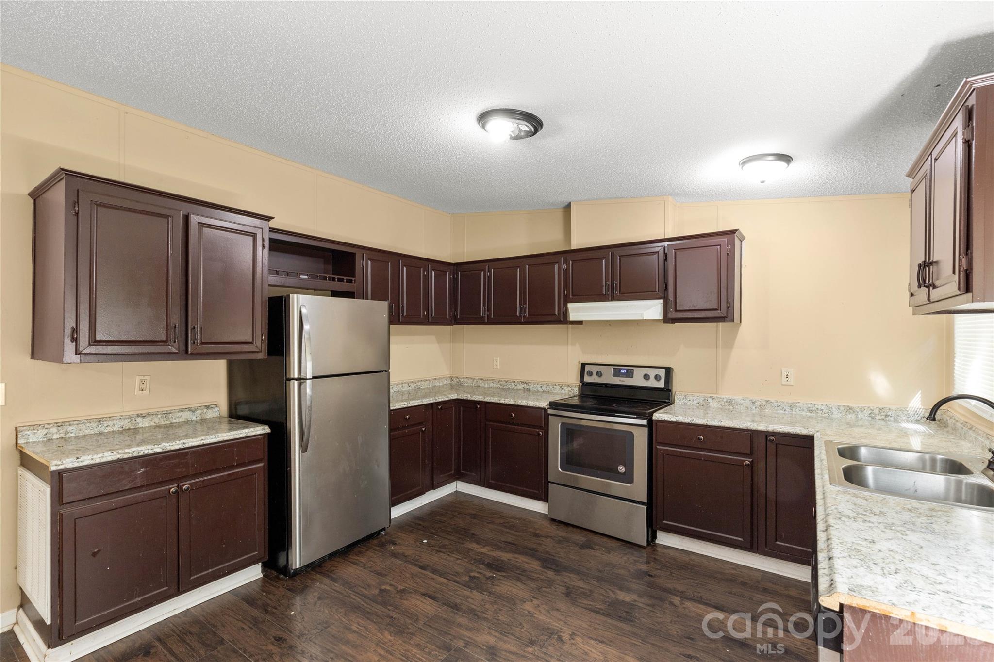 Single Family Residence at 1201 Shiloh Drive, Lancaster, photo 6 of 17
