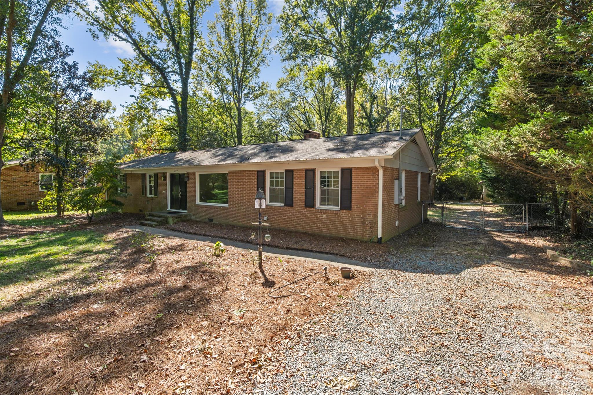 Single Family Residence at 1817 Balfour Lane, Charlotte, photo 3 of 33