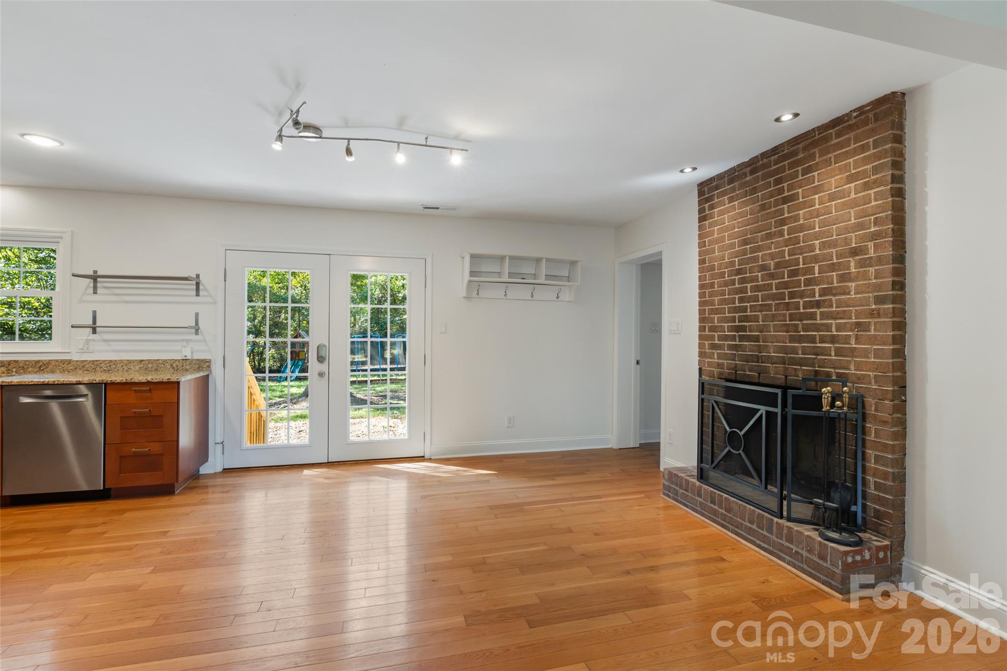 Single Family Residence at 1817 Balfour Lane, Charlotte, photo 8 of 33