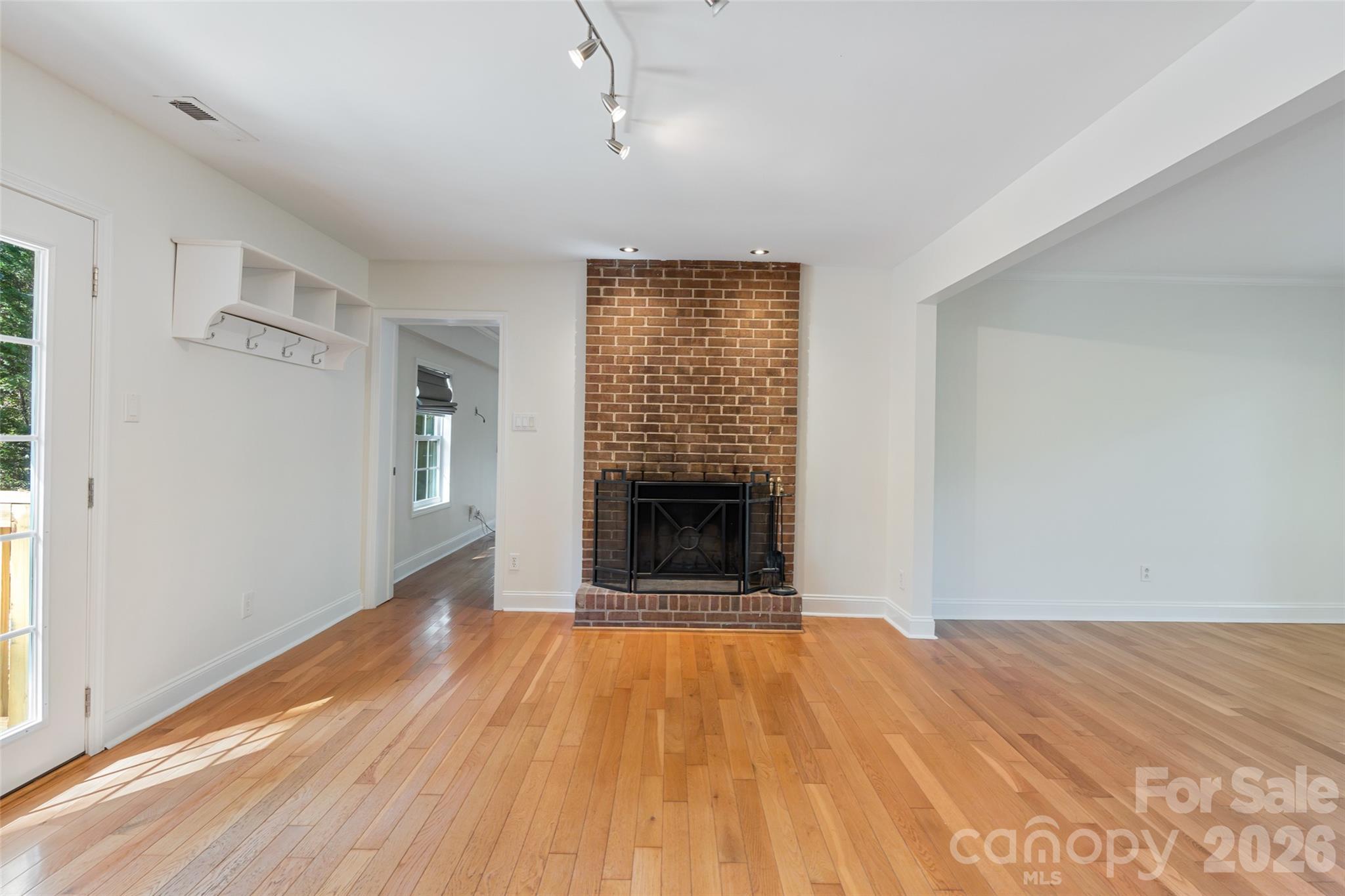 Single Family Residence at 1817 Balfour Lane, Charlotte, photo 9 of 33