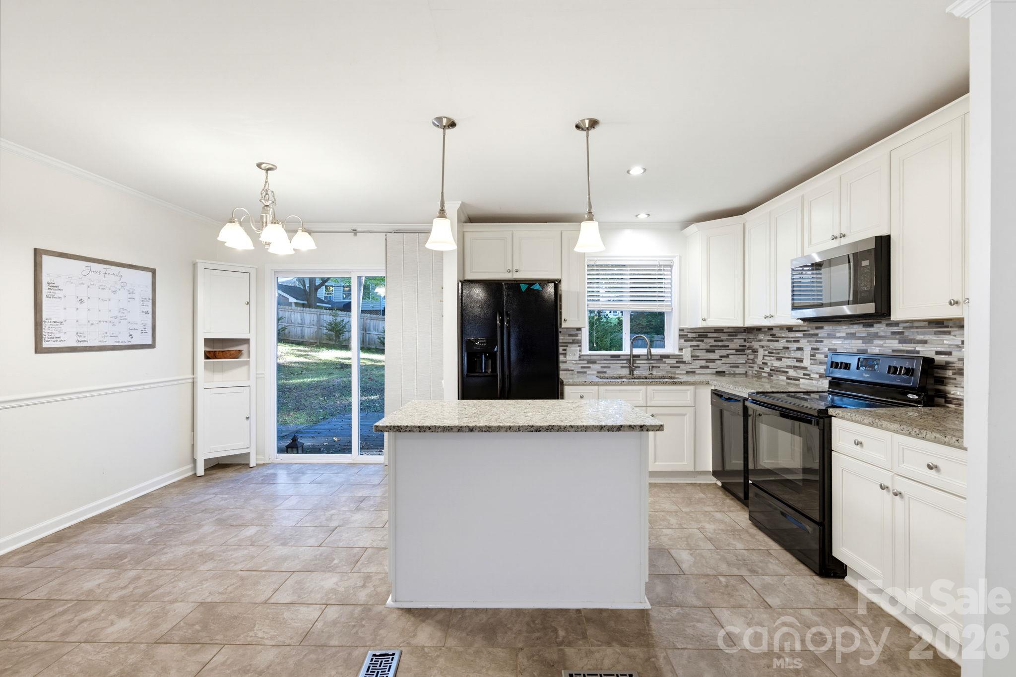 Single Family Residence at 6901 Rollingridge Drive, Charlotte, photo 7 of 36