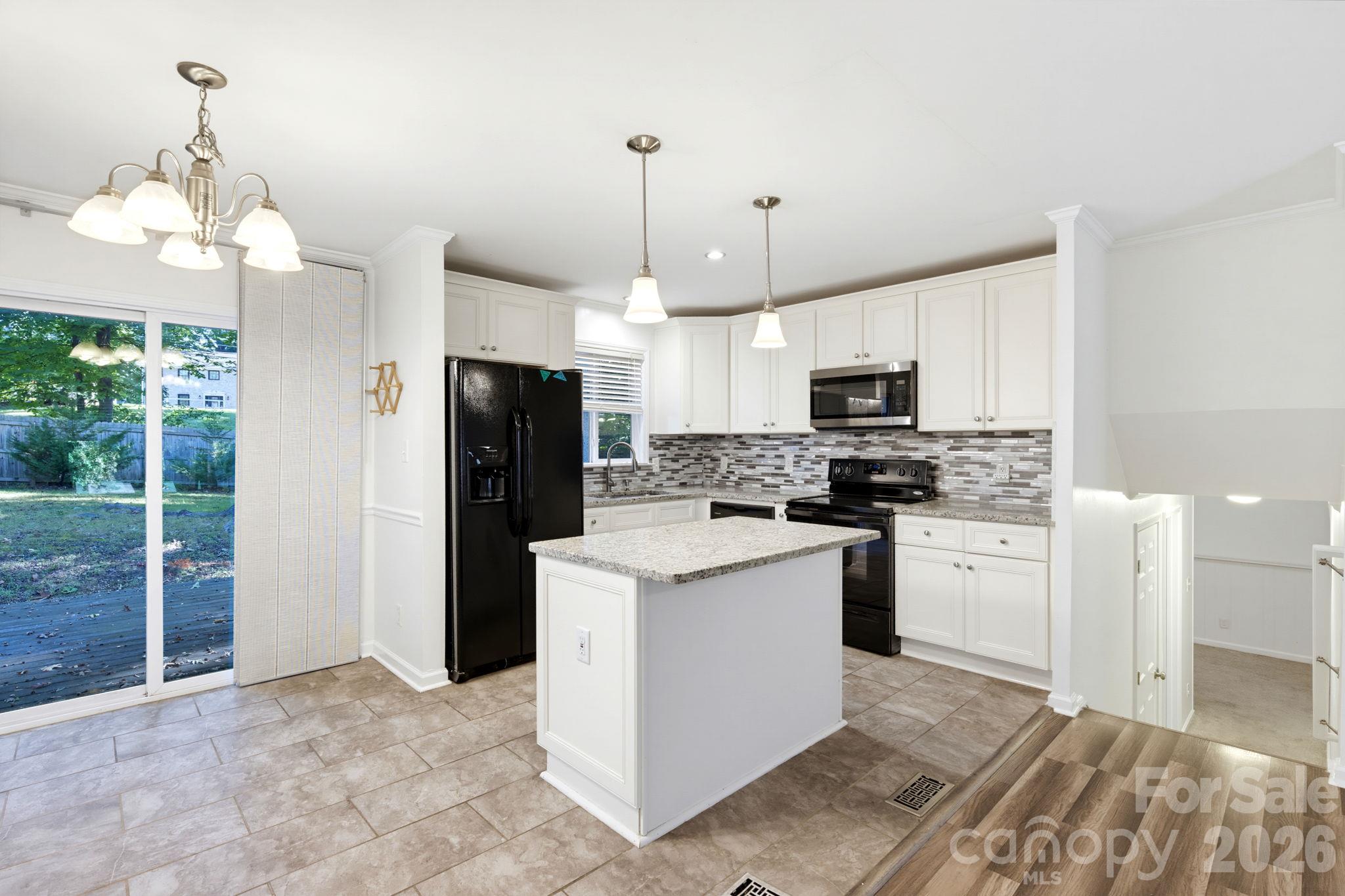Single Family Residence at 6901 Rollingridge Drive, Charlotte, photo 8 of 36