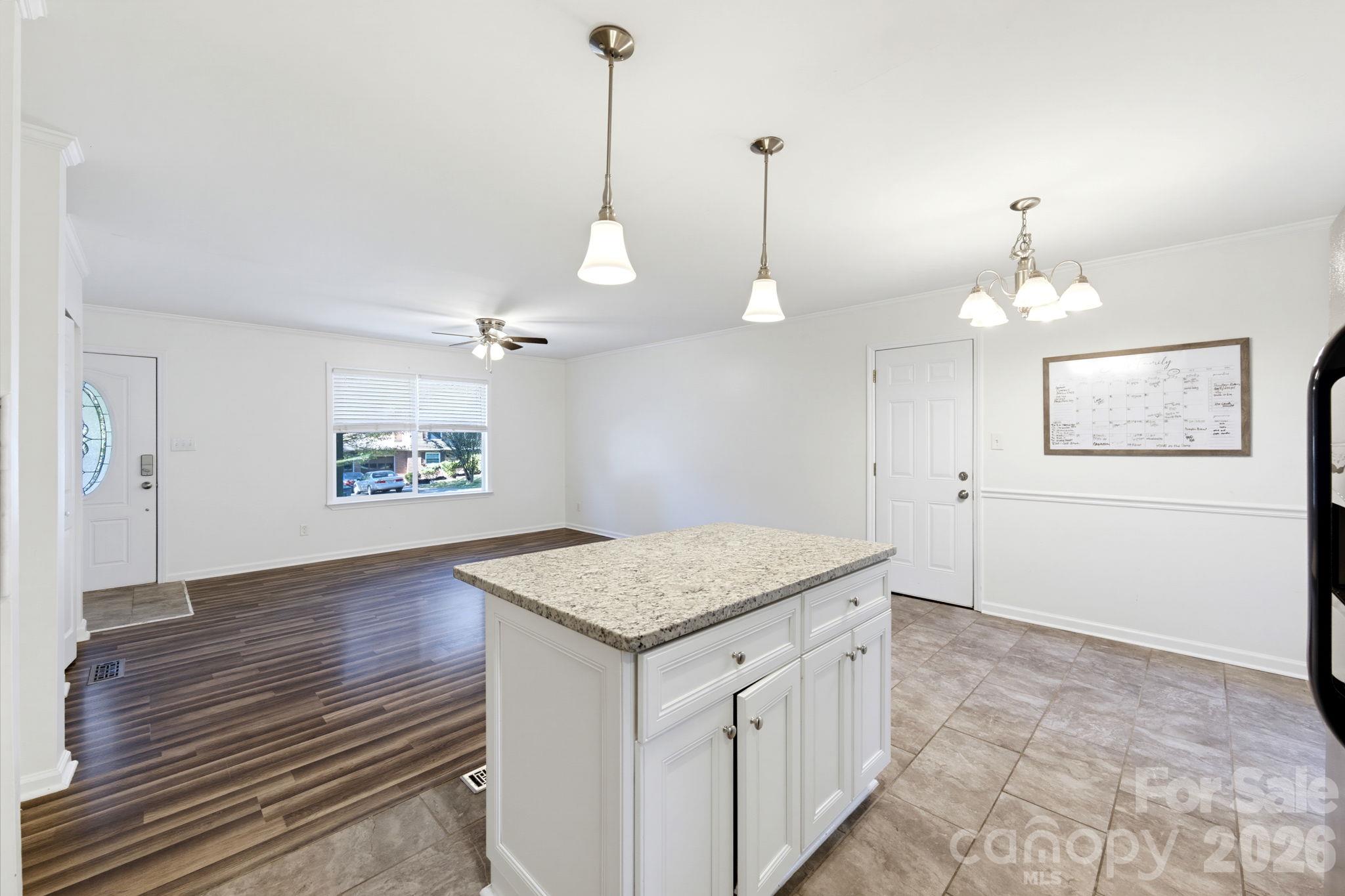 Single Family Residence at 6901 Rollingridge Drive, Charlotte, photo 9 of 36
