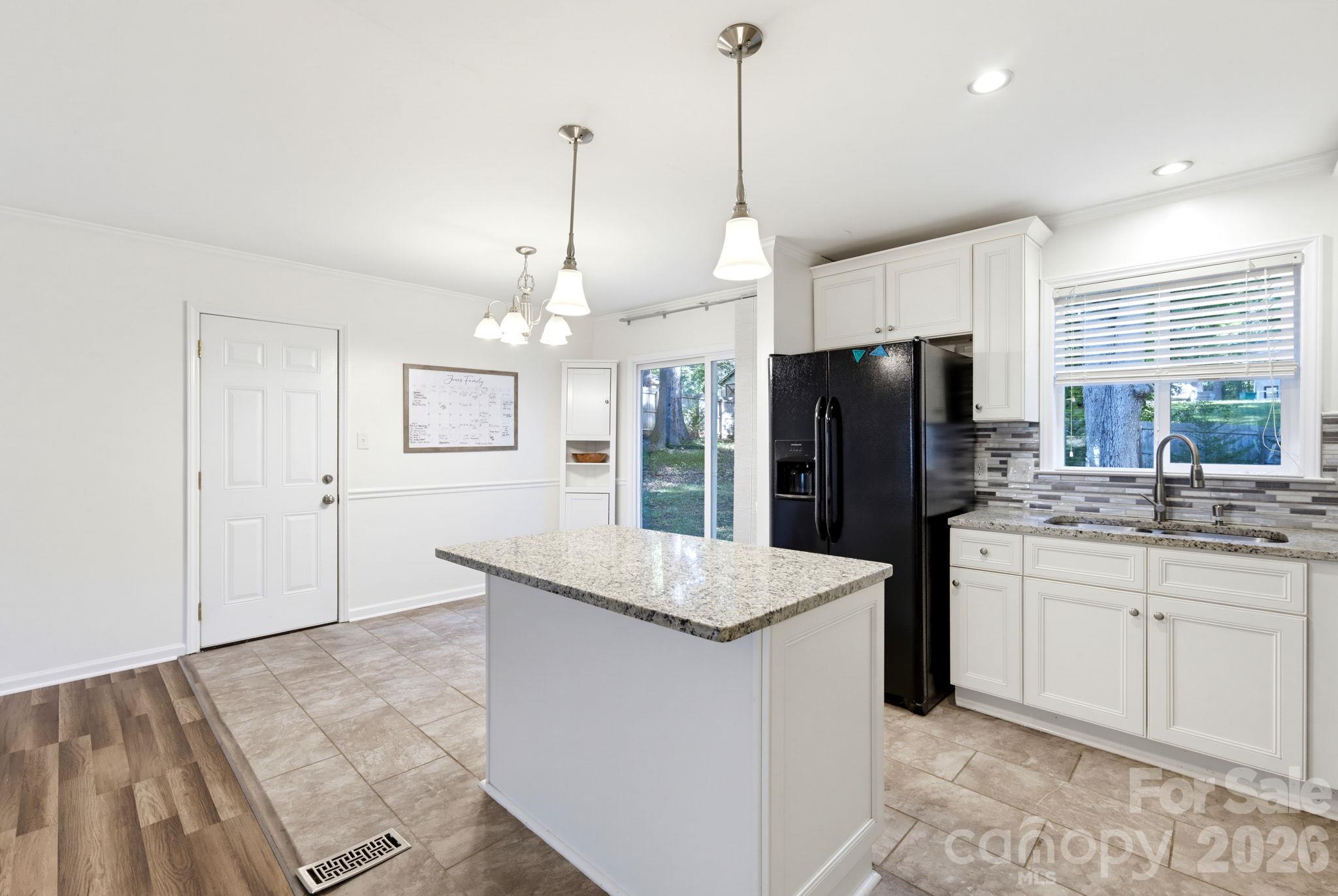 Single Family Residence at 6901 Rollingridge Drive, Charlotte, photo 11 of 36