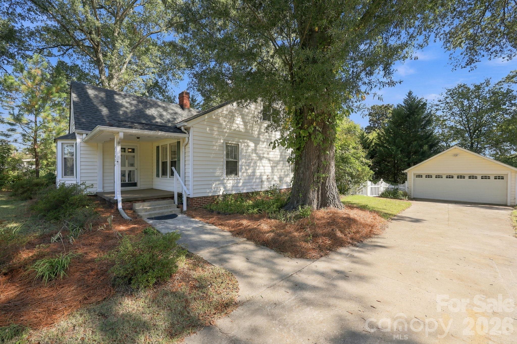 Single Family Residence at 2205 Pennsylvania Avenue, Kannapolis, photo 3 of 33