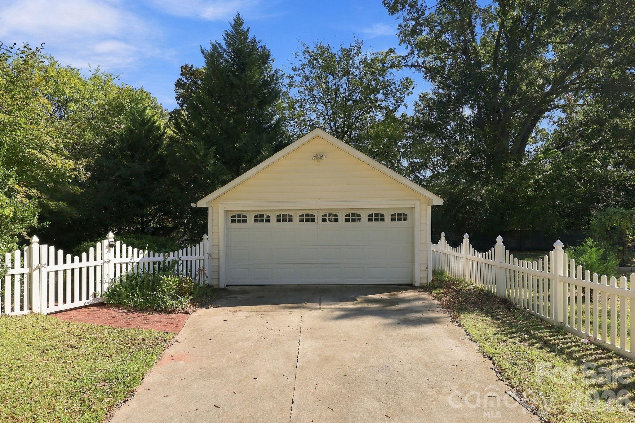 Detached garage. - 2205 Pennsylvania Avenue, Kannapolis