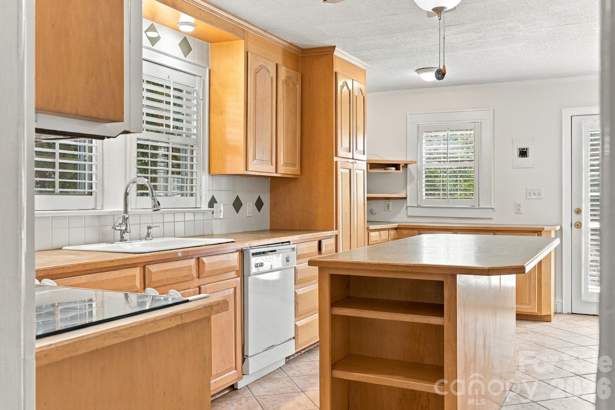 Single Family Residence at 2205 Pennsylvania Avenue, Kannapolis, photo 9 of 33
