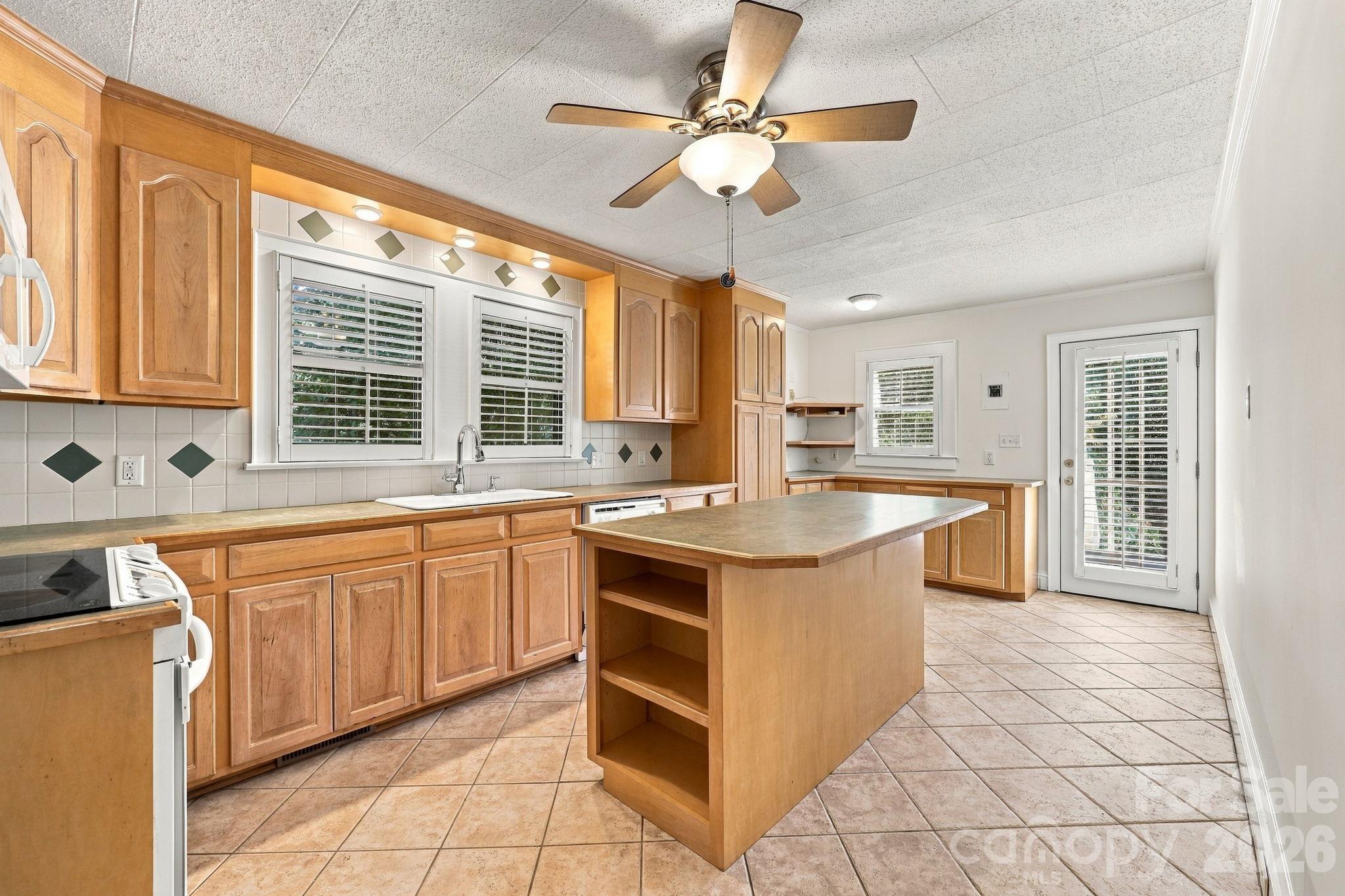 Single Family Residence at 2205 Pennsylvania Avenue, Kannapolis, photo 10 of 33