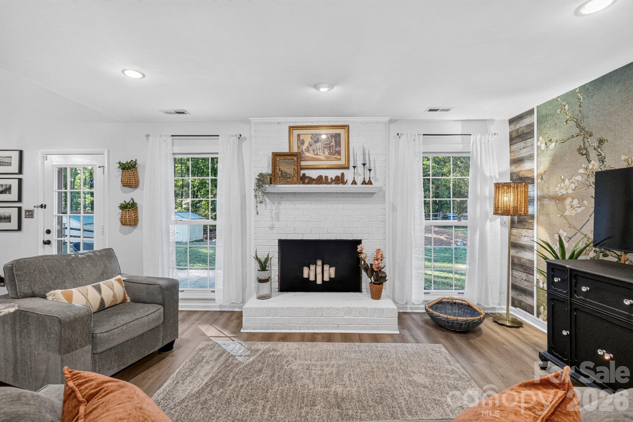 Single Family Residence at 4506 Woods End Lane, Charlotte, photo 7 of 42