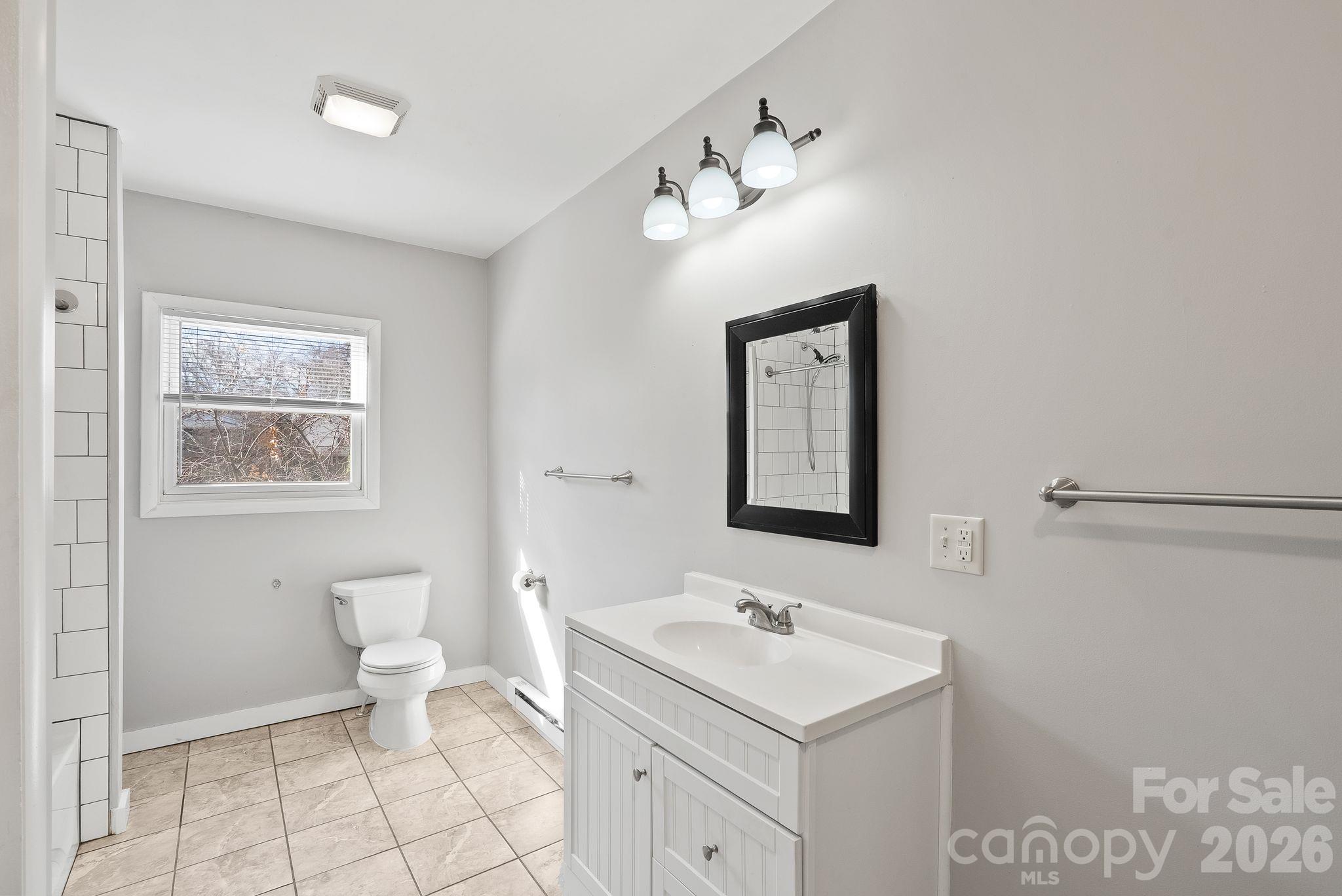 Single Family Residence at 2 Worley Place, Asheville, photo 11 of 18