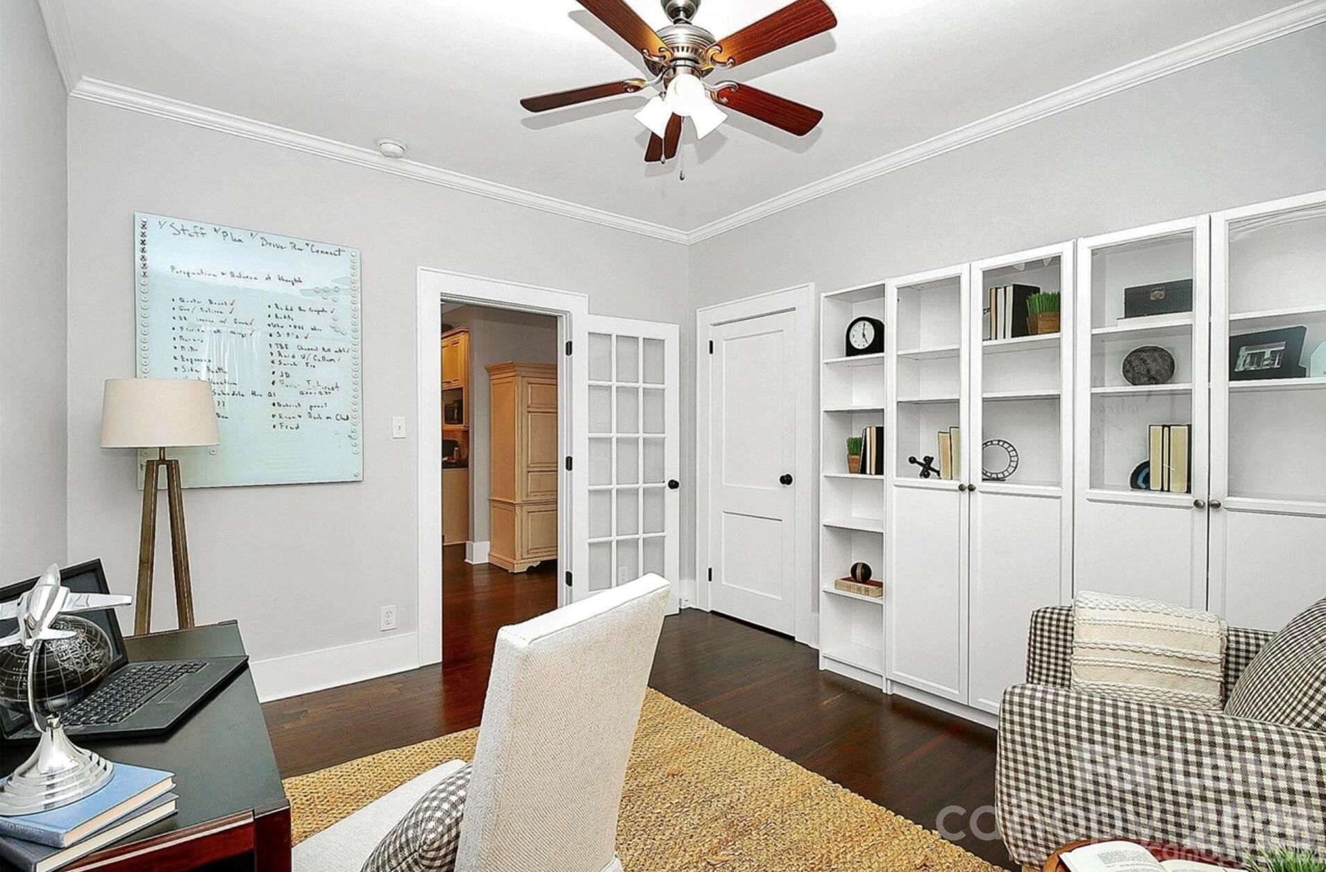 Single Family Residence at 1920 Woodcrest Avenue, Charlotte, photo 4 of 39