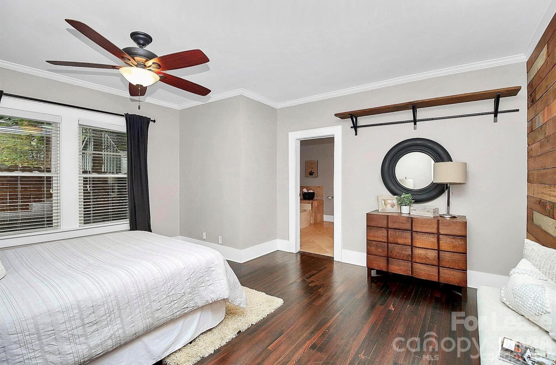 Single Family Residence at 1920 Woodcrest Avenue, Charlotte, photo 5 of 39