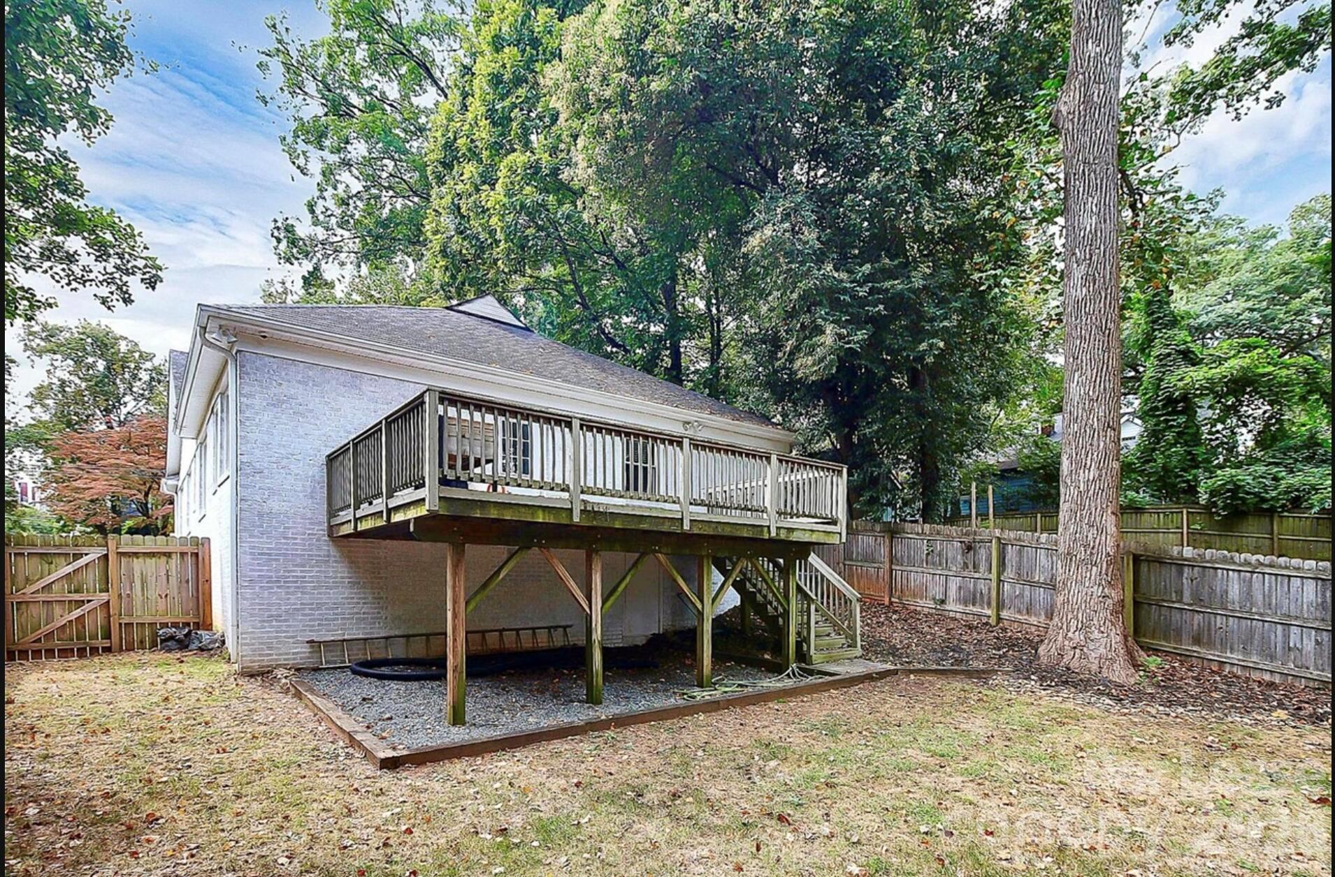 Single Family Residence at 1920 Woodcrest Avenue, Charlotte, photo 19 of 39