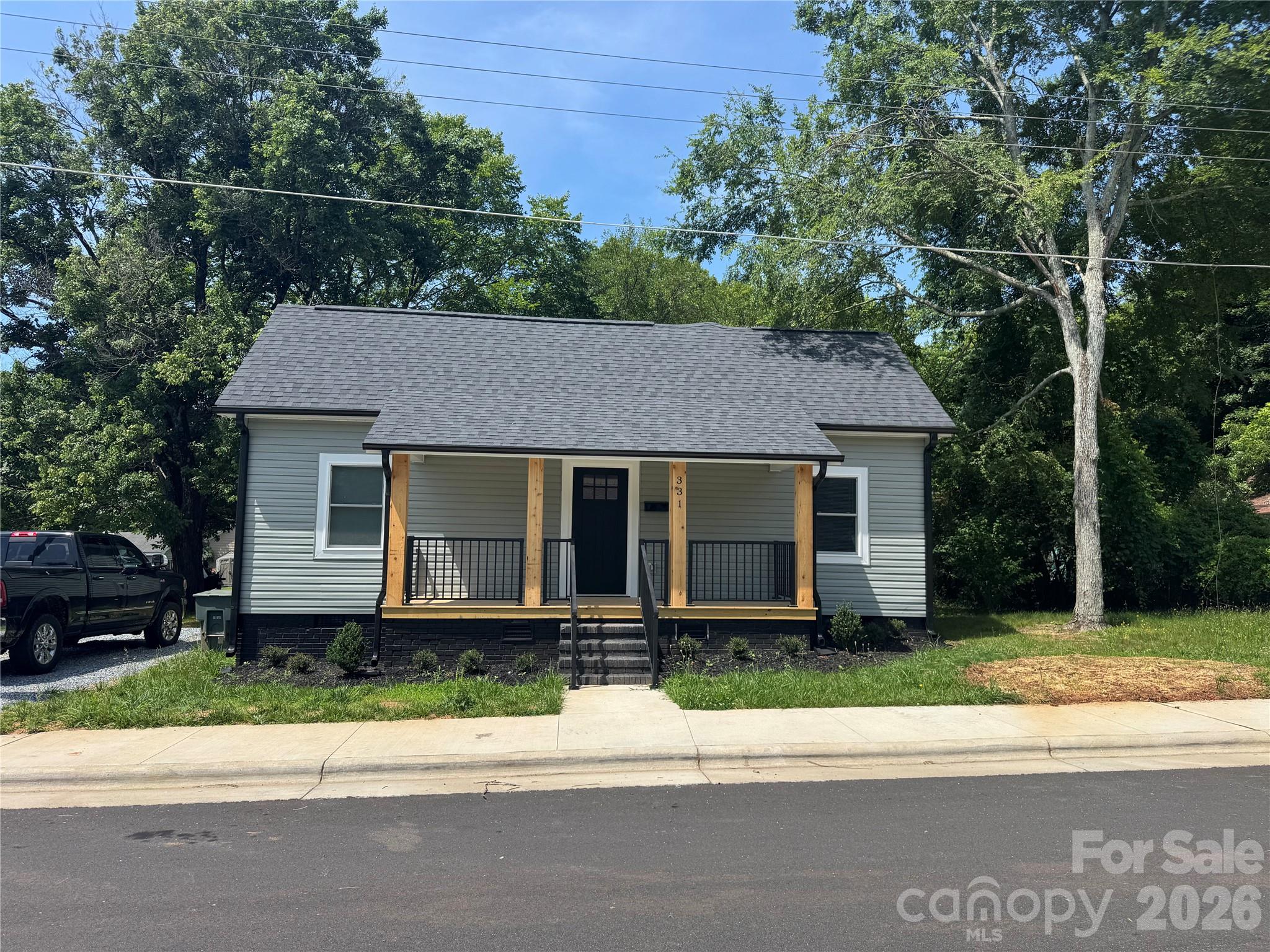 331 E Lowrance Avenue
