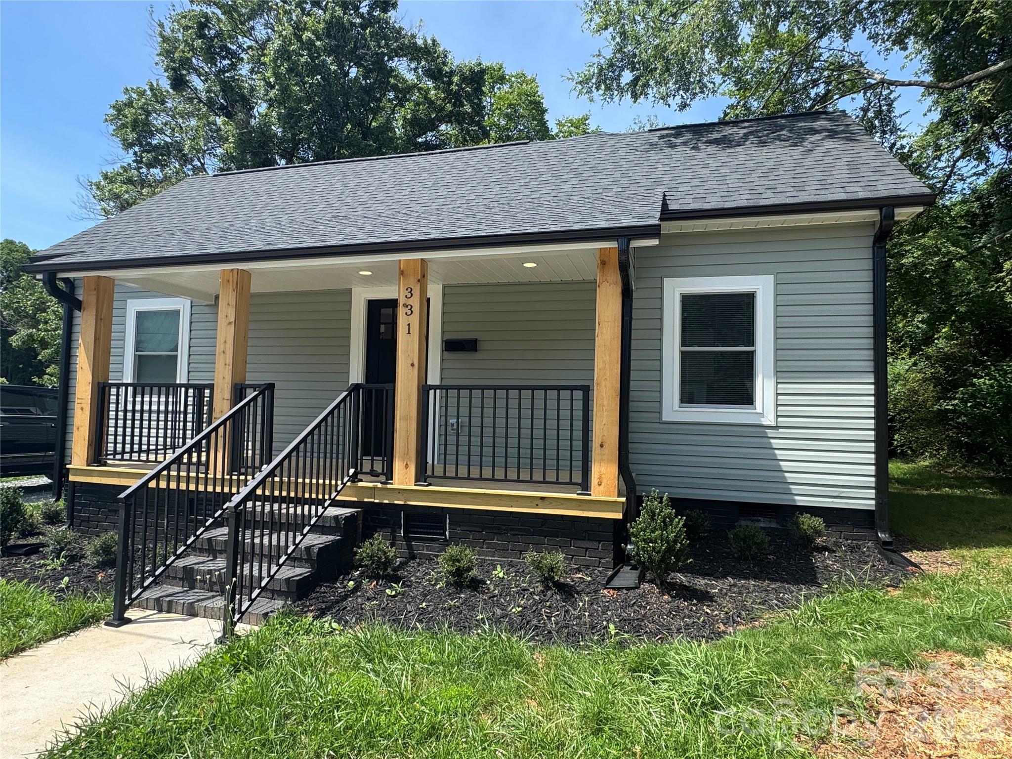 Single Family Residence at 331 E Lowrance Avenue, Mooresville, photo 2 of 15