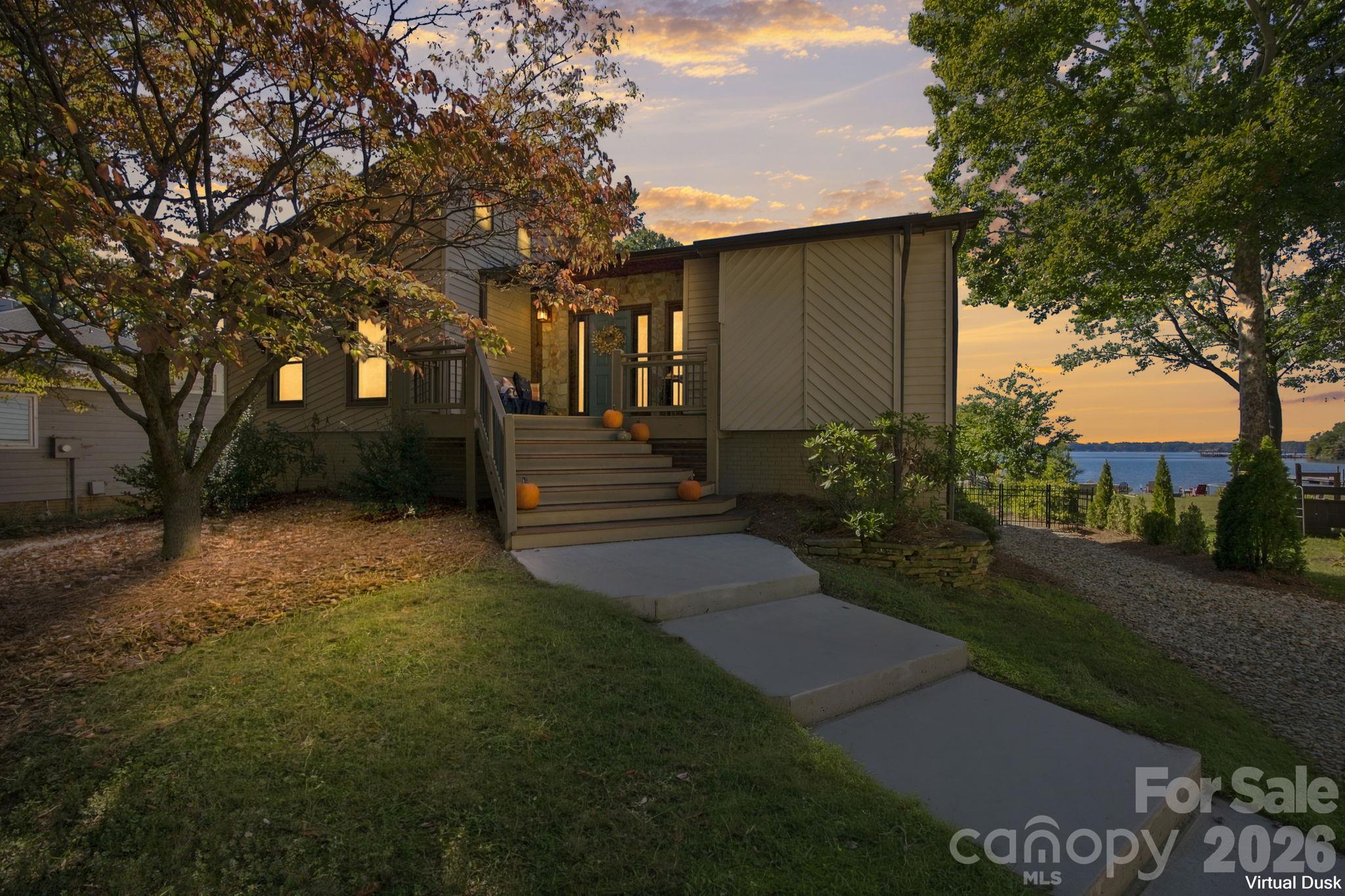 Single Family Residence at 20625 Island Forest Drive, Cornelius, photo 3 of 48