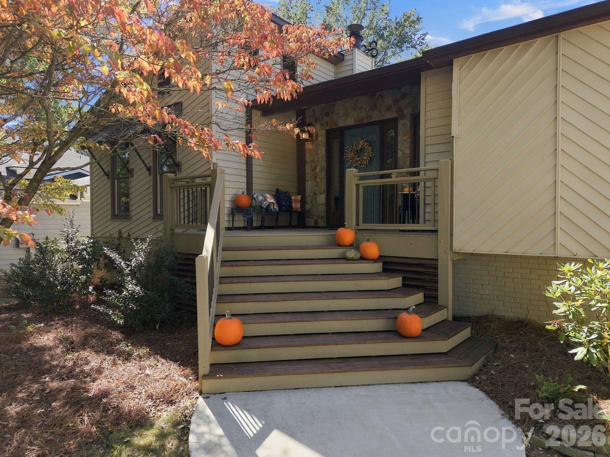 Single Family Residence at 20625 Island Forest Drive, Cornelius, photo 5 of 48