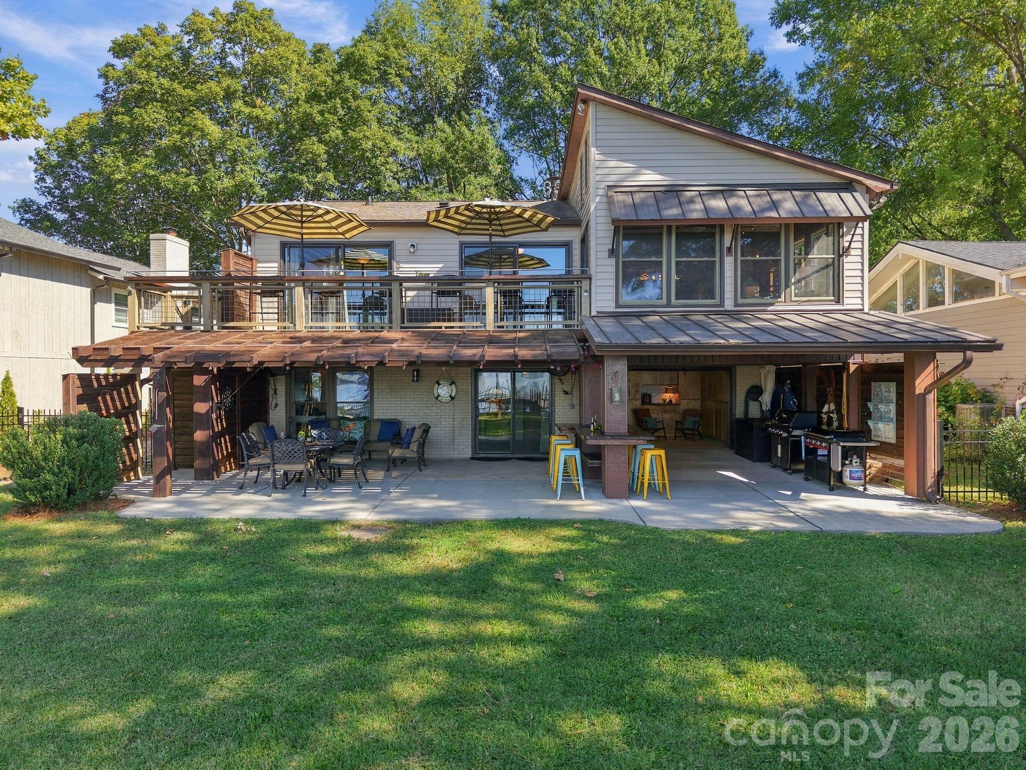 Single Family Residence at 20625 Island Forest Drive, Cornelius, photo 15 of 48