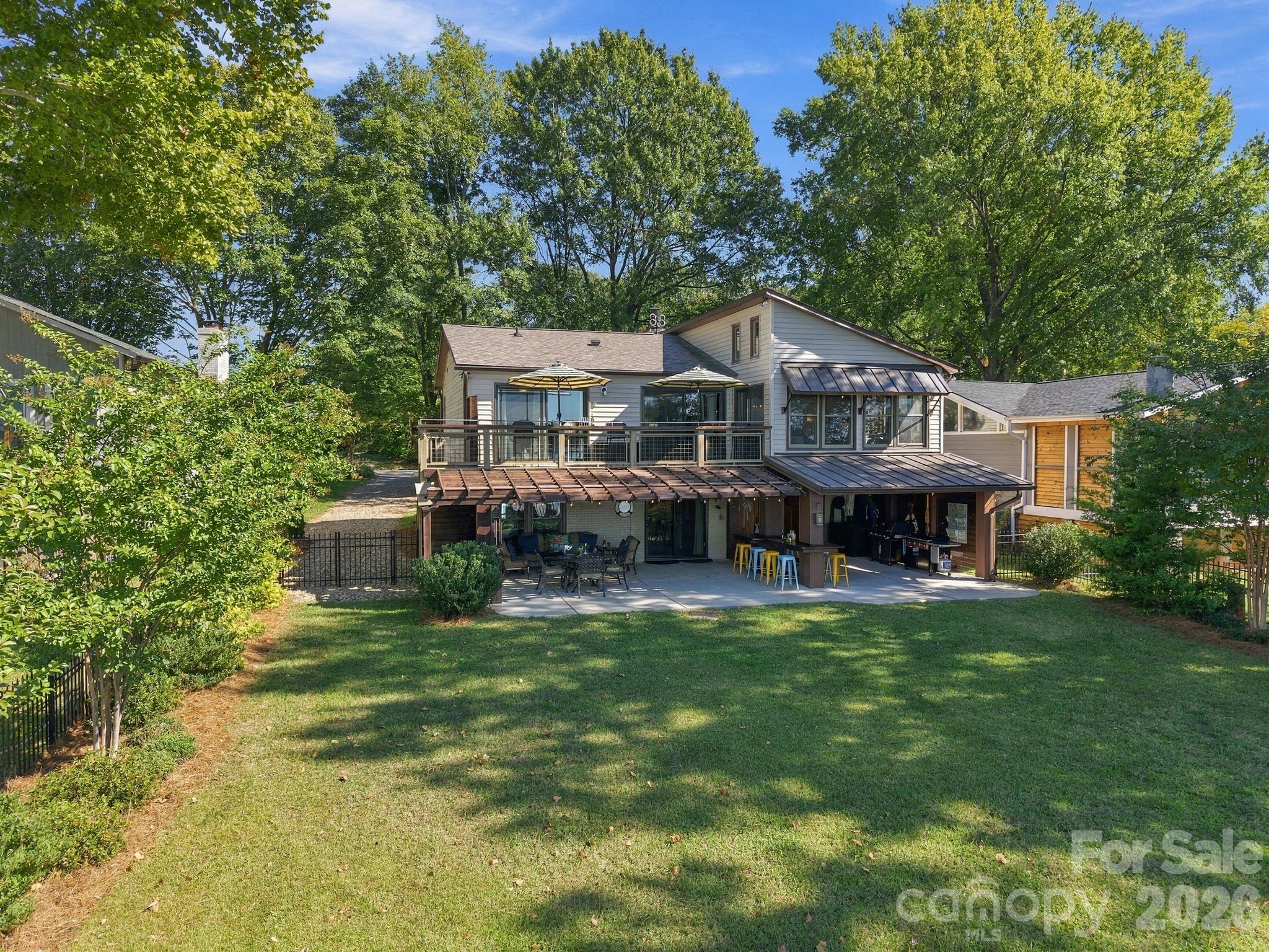 Single Family Residence at 20625 Island Forest Drive, Cornelius, photo 16 of 48