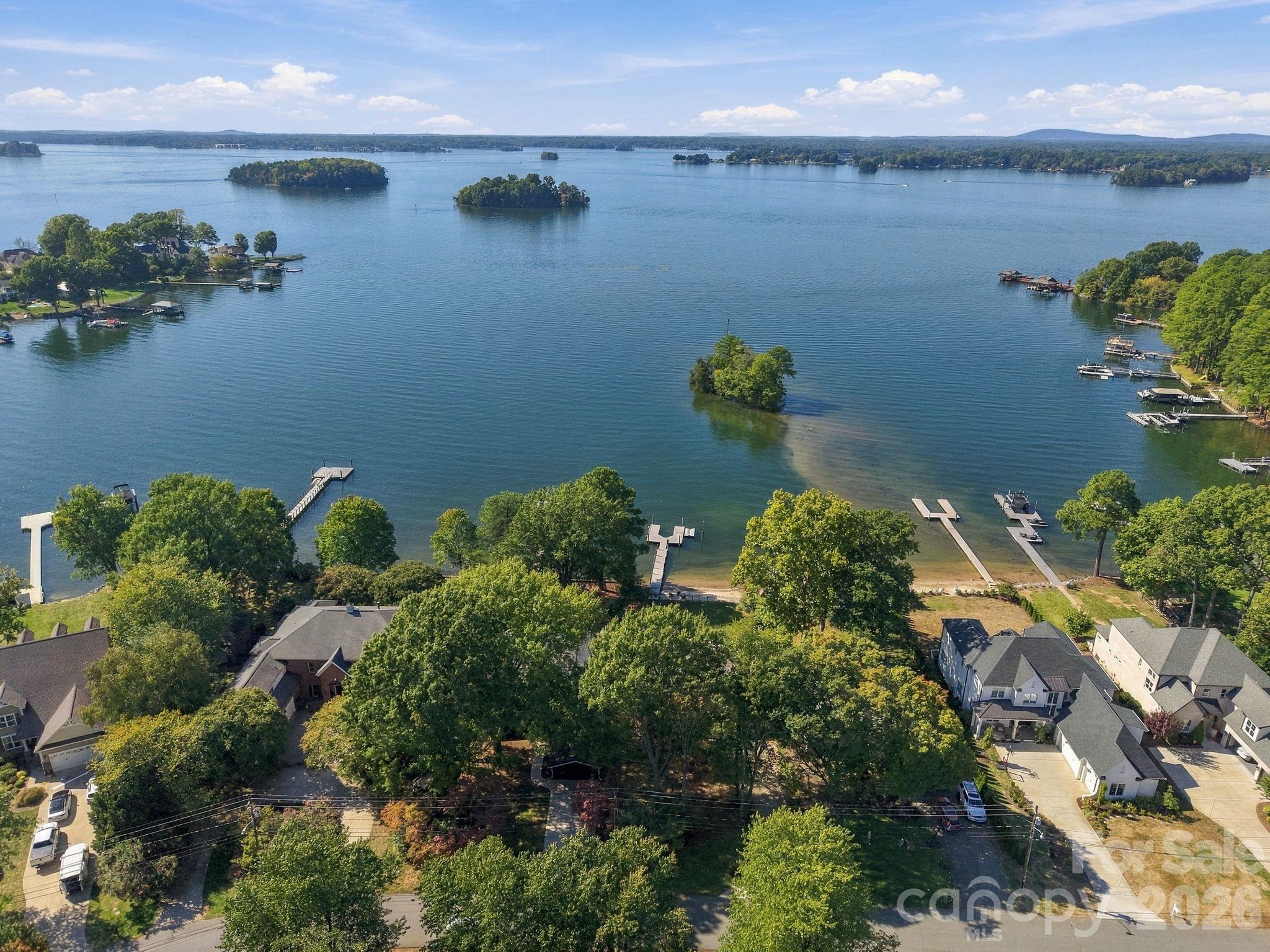 Single Family Residence at 20625 Island Forest Drive, Cornelius, photo 18 of 48