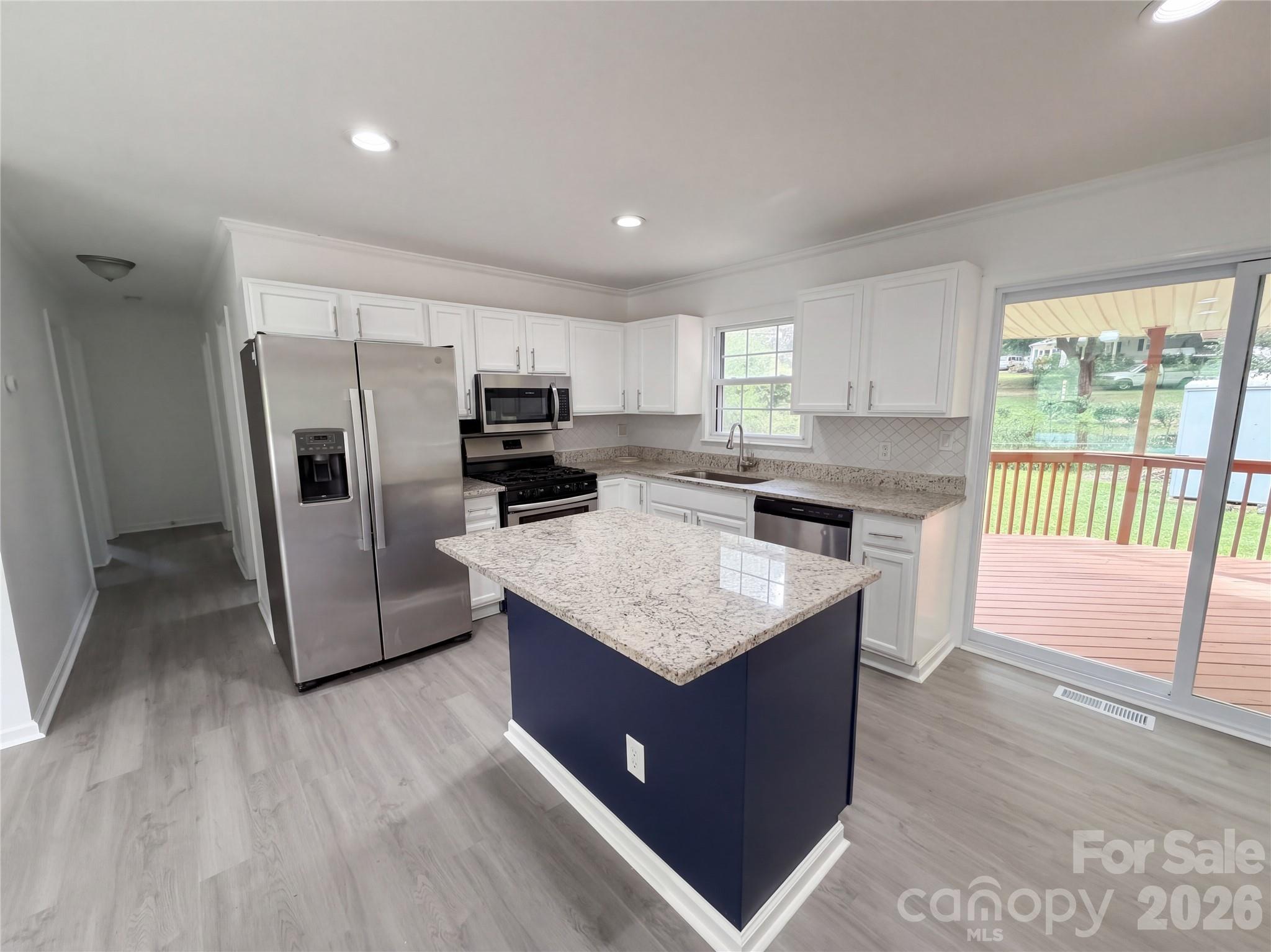 Single Family Residence at 3002 Fallswood Drive, Gastonia, photo 3 of 23
