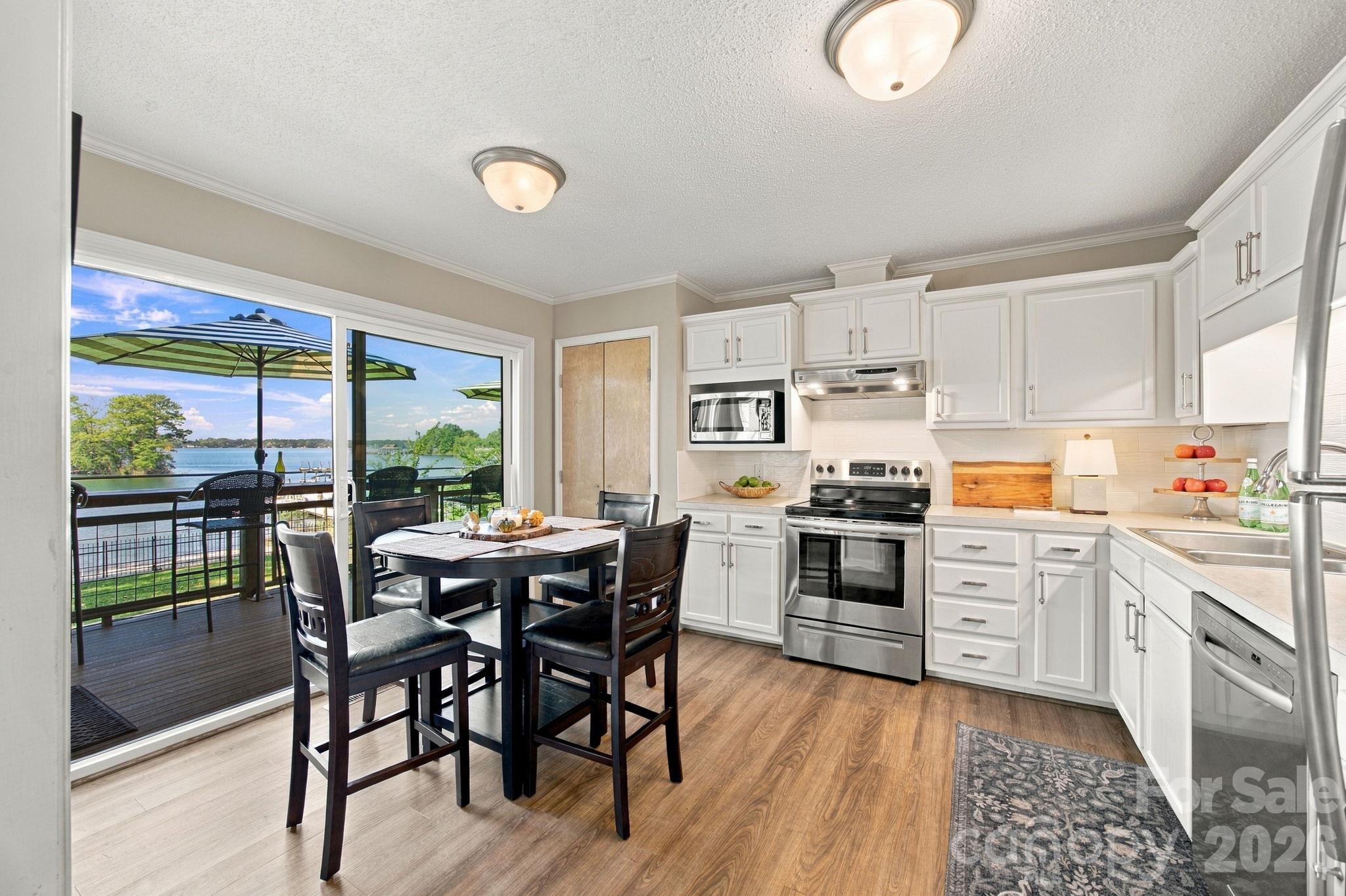 Single Family Residence at 20625 Island Forest Drive, Cornelius, photo 24 of 48