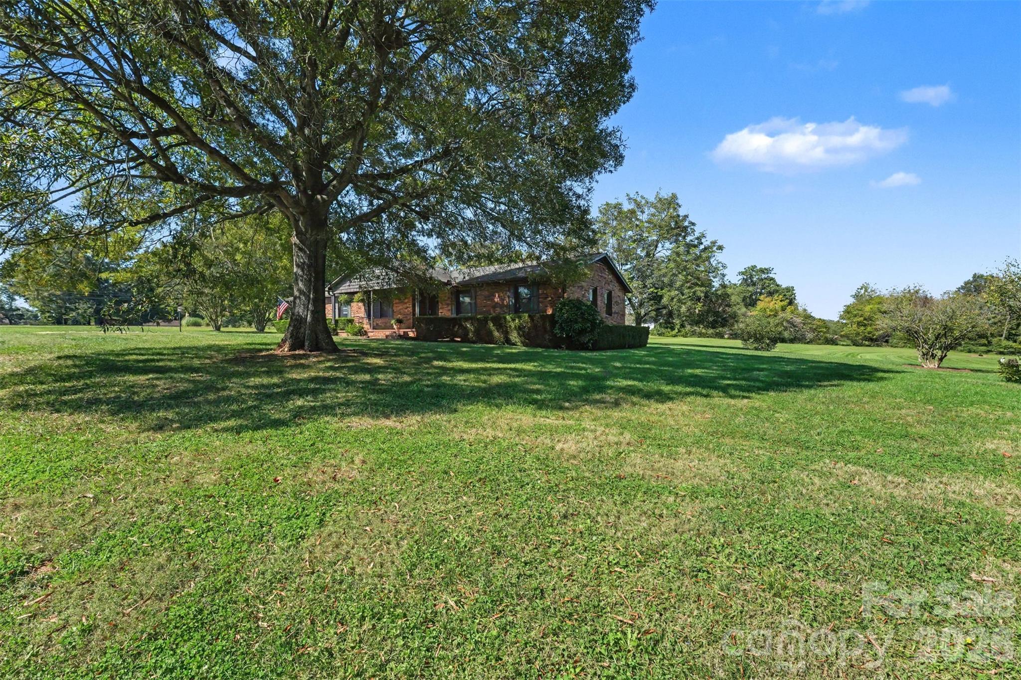 Single Family Residence at 117 Oak Hill Lane, Statesville, photo 3 of 26