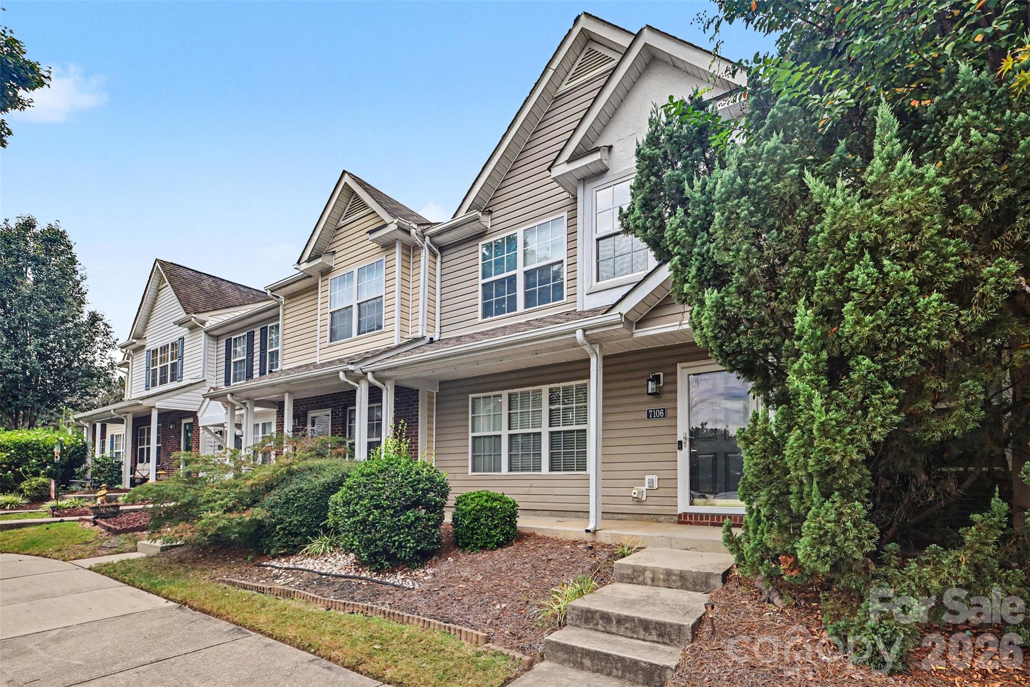 Townhouse at 7106 Bidford Court, Lancaster, photo 3 of 23