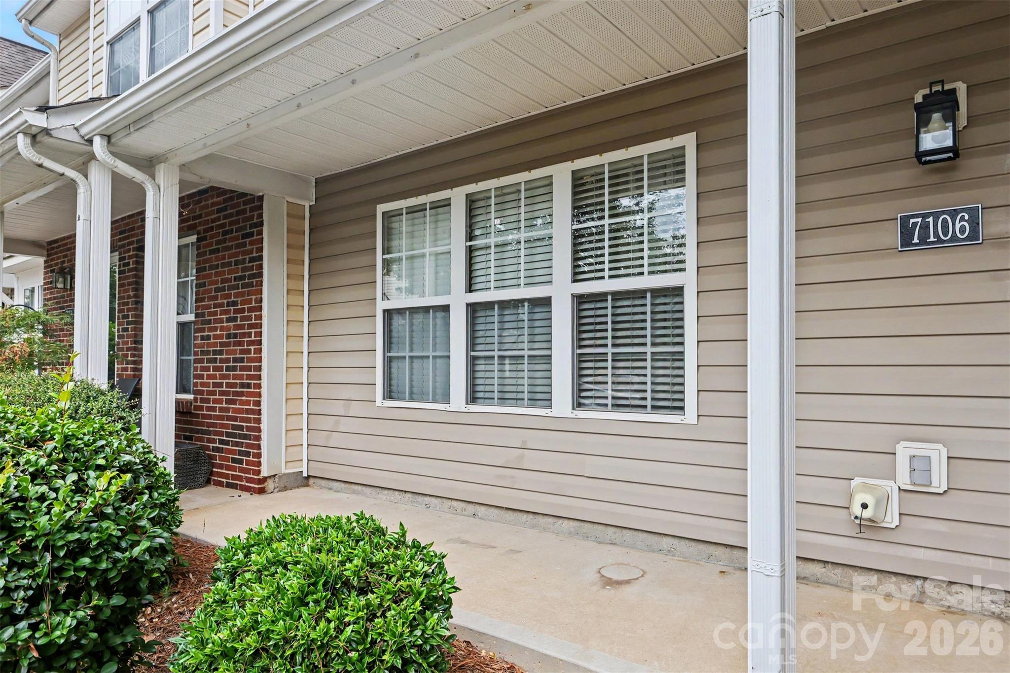 Townhouse at 7106 Bidford Court, Lancaster, photo 4 of 23