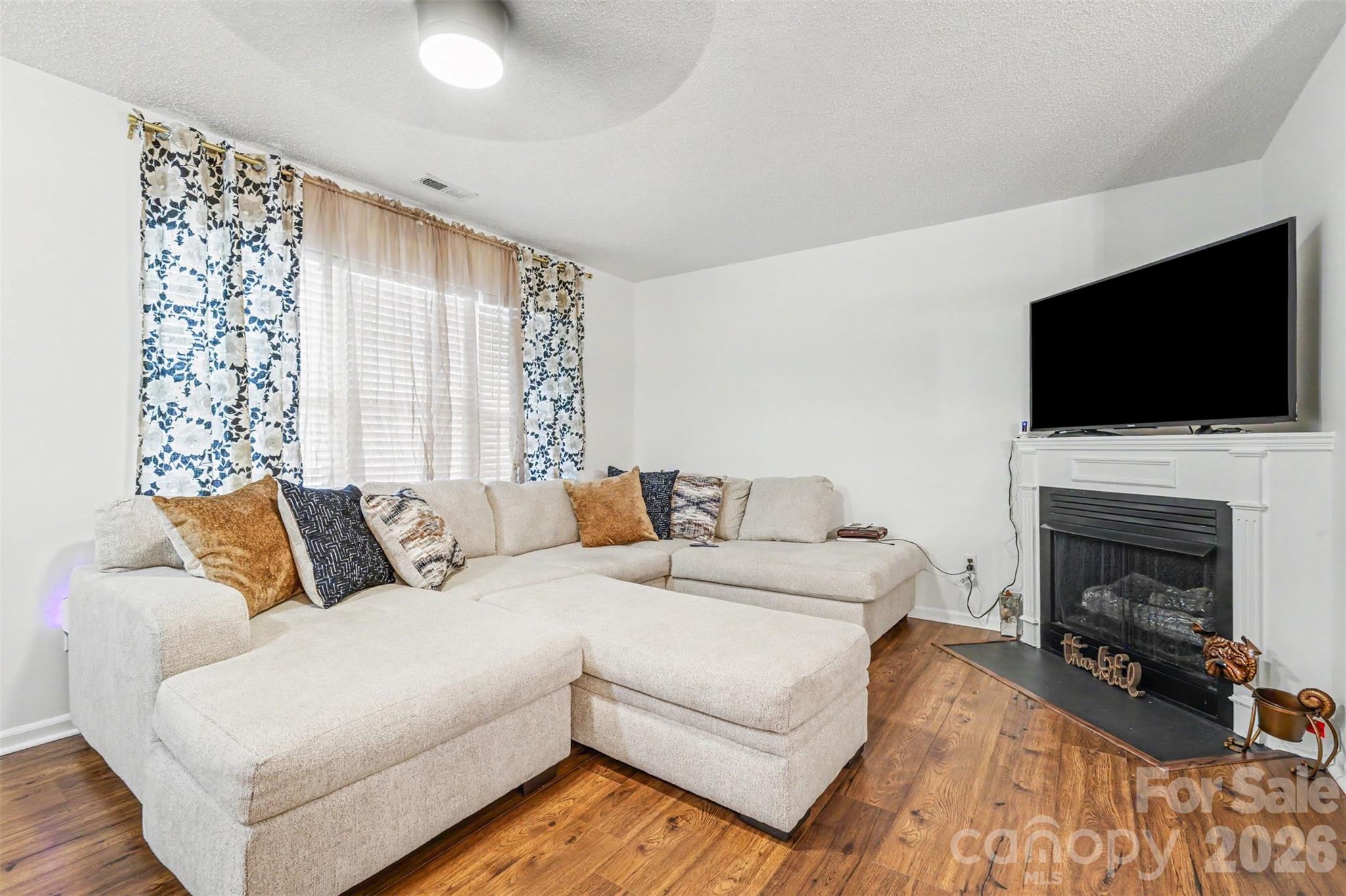 Townhouse at 7106 Bidford Court, Lancaster, photo 5 of 23
