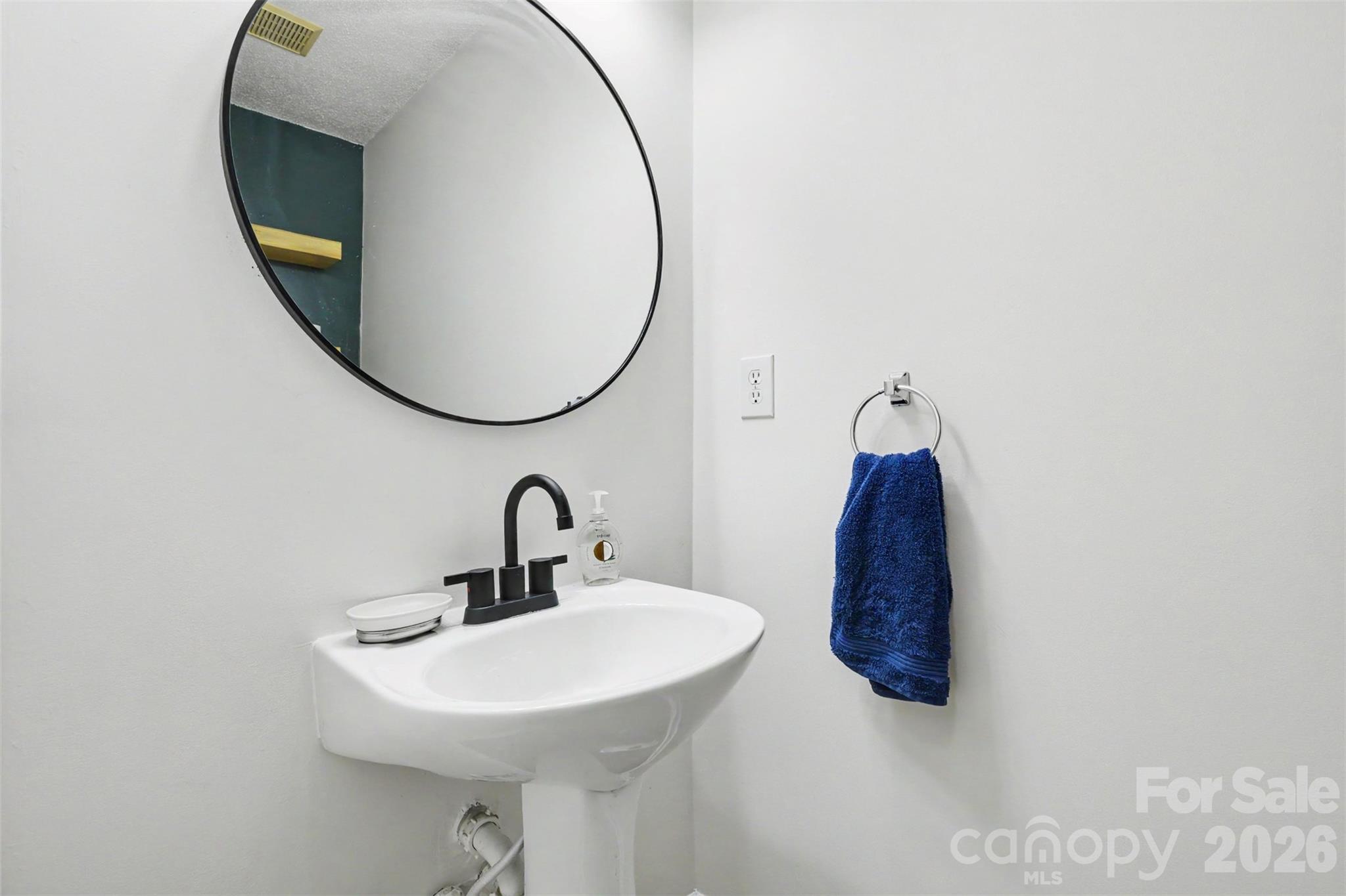 Townhouse at 7106 Bidford Court, Lancaster, photo 12 of 23