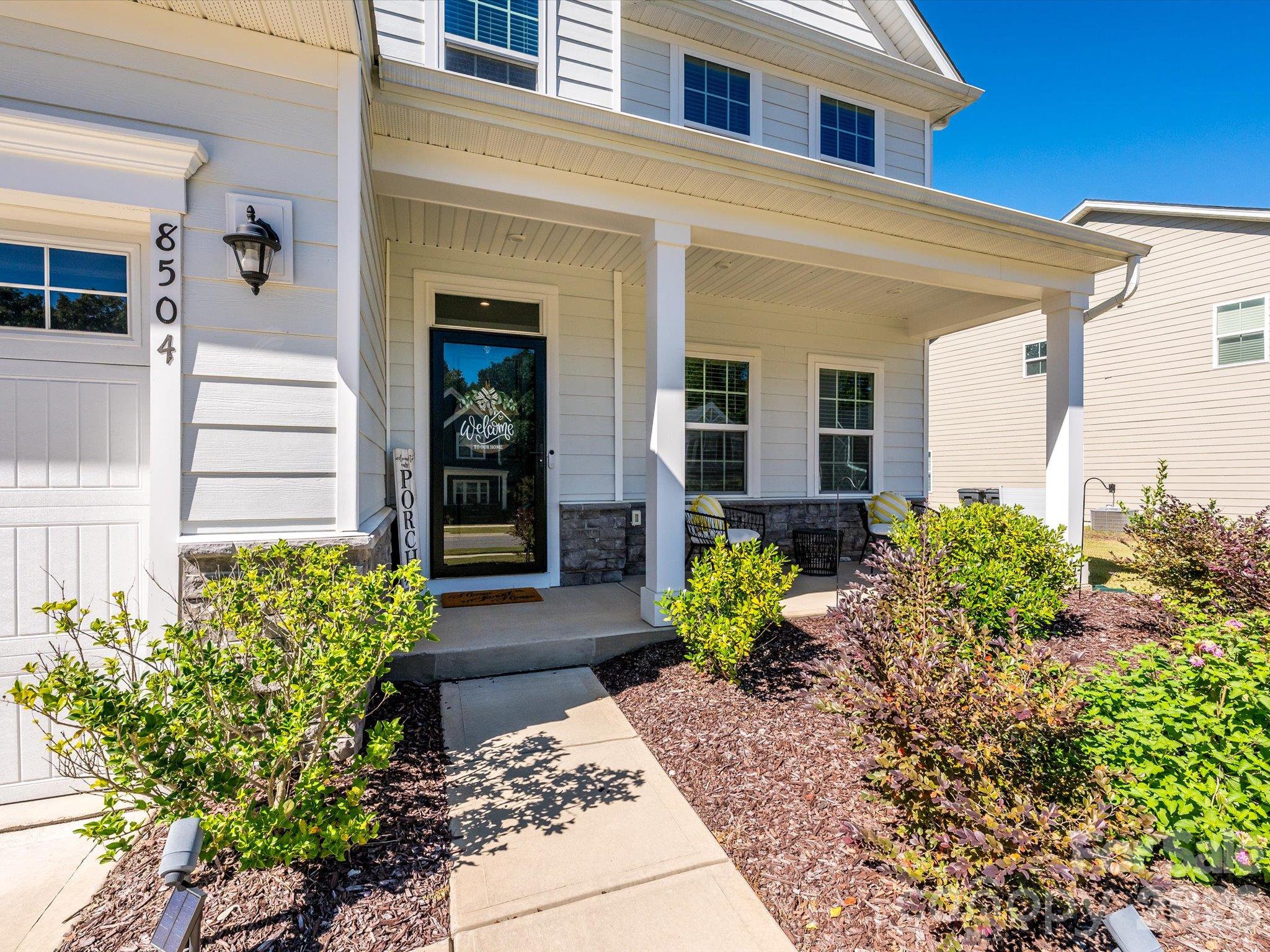 Single Family Residence at 8504 Everwood Avenue, Huntersville, photo 2 of 35