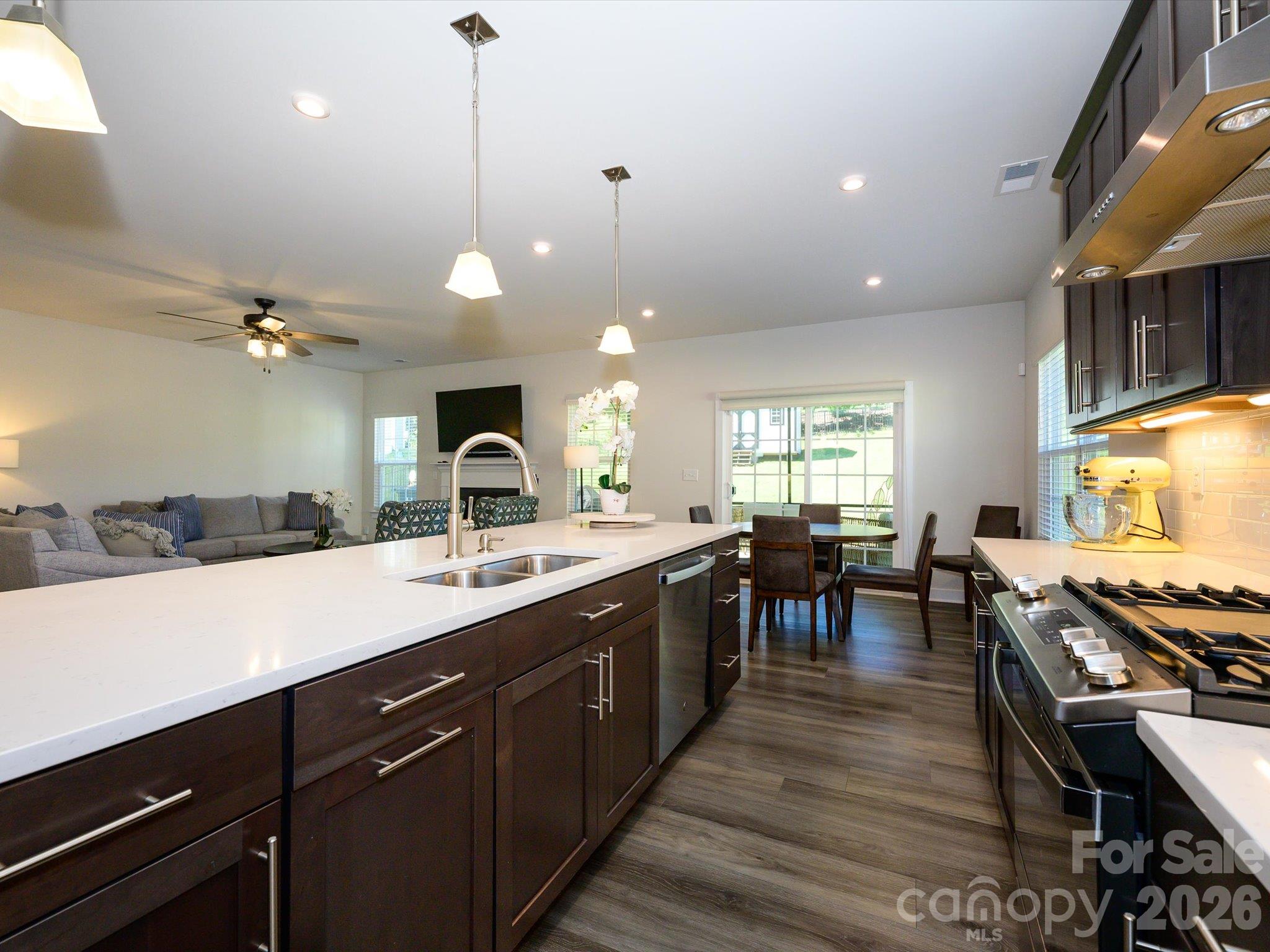 Single Family Residence at 8504 Everwood Avenue, Huntersville, photo 11 of 35