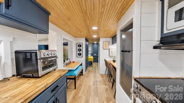 Single Family Residence at 162 Dogwood Circle, New London, photo 5 of 20
