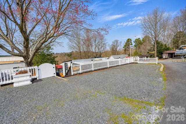 Single Family Residence at 162 Dogwood Circle, New London, photo 13 of 20