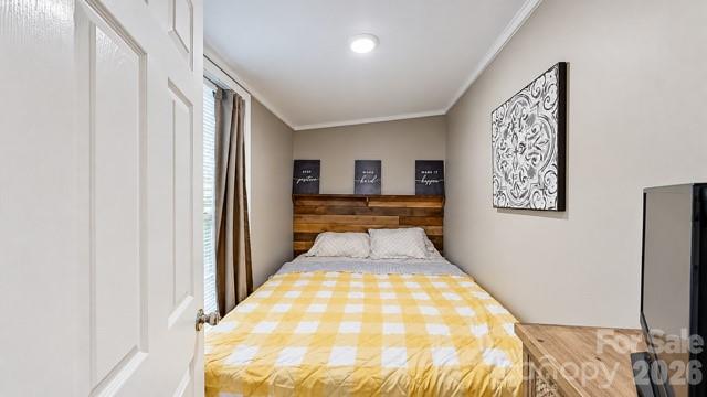Single Family Residence at 162 Dogwood Circle, New London, photo 8 of 20