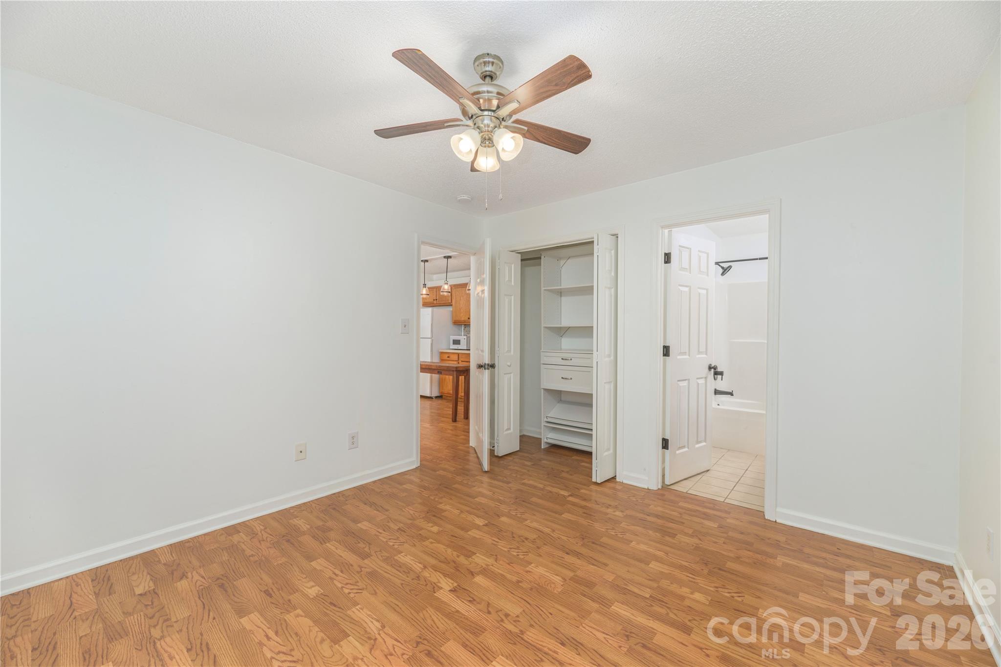 Spacious bedroom ensuite in the basement apartment. - 17 Sheridan Road, Asheville