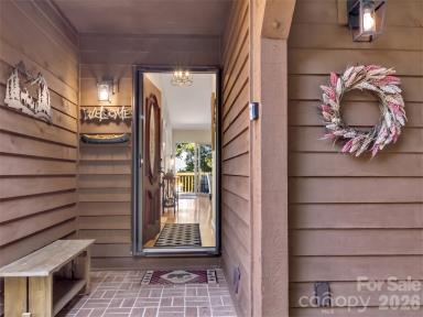 Townhouse at 927 Henry Dingus Way, Maggie Valley, photo 6 of 27