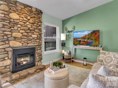 Townhouse at 927 Henry Dingus Way, Maggie Valley, photo 17 of 27